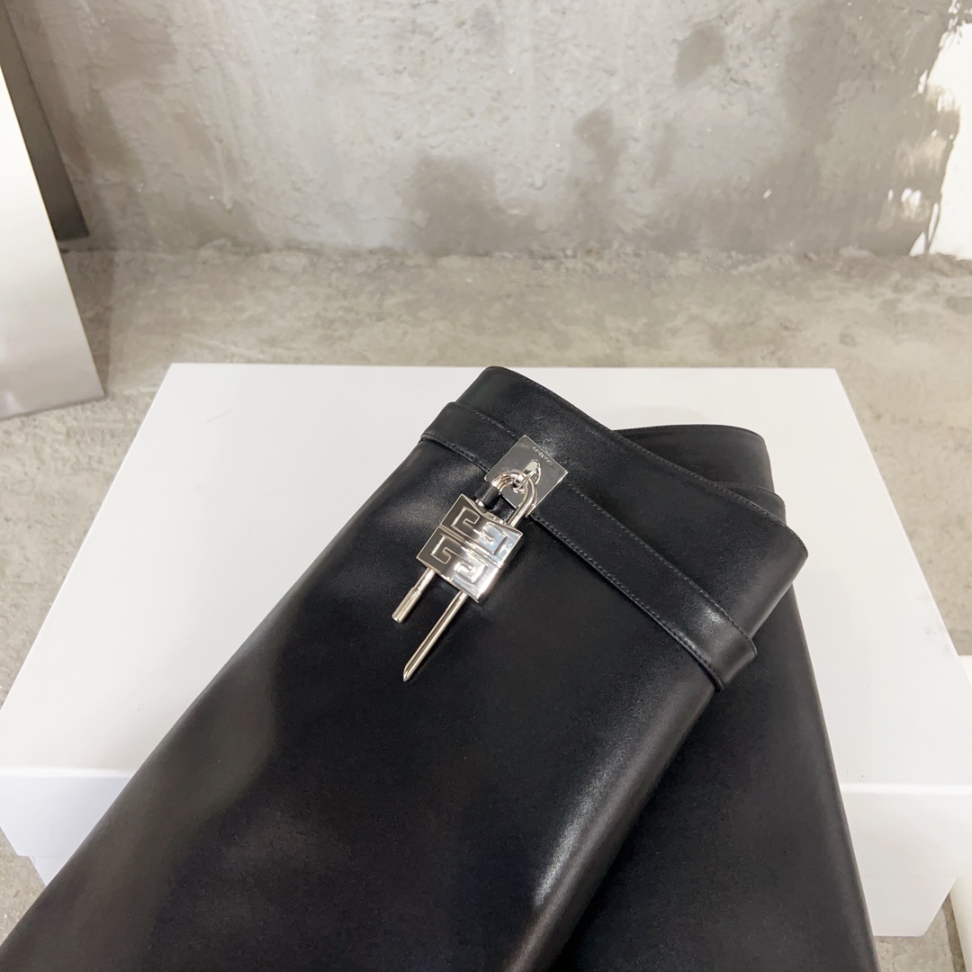 G1uenchy boots(eu35-41)