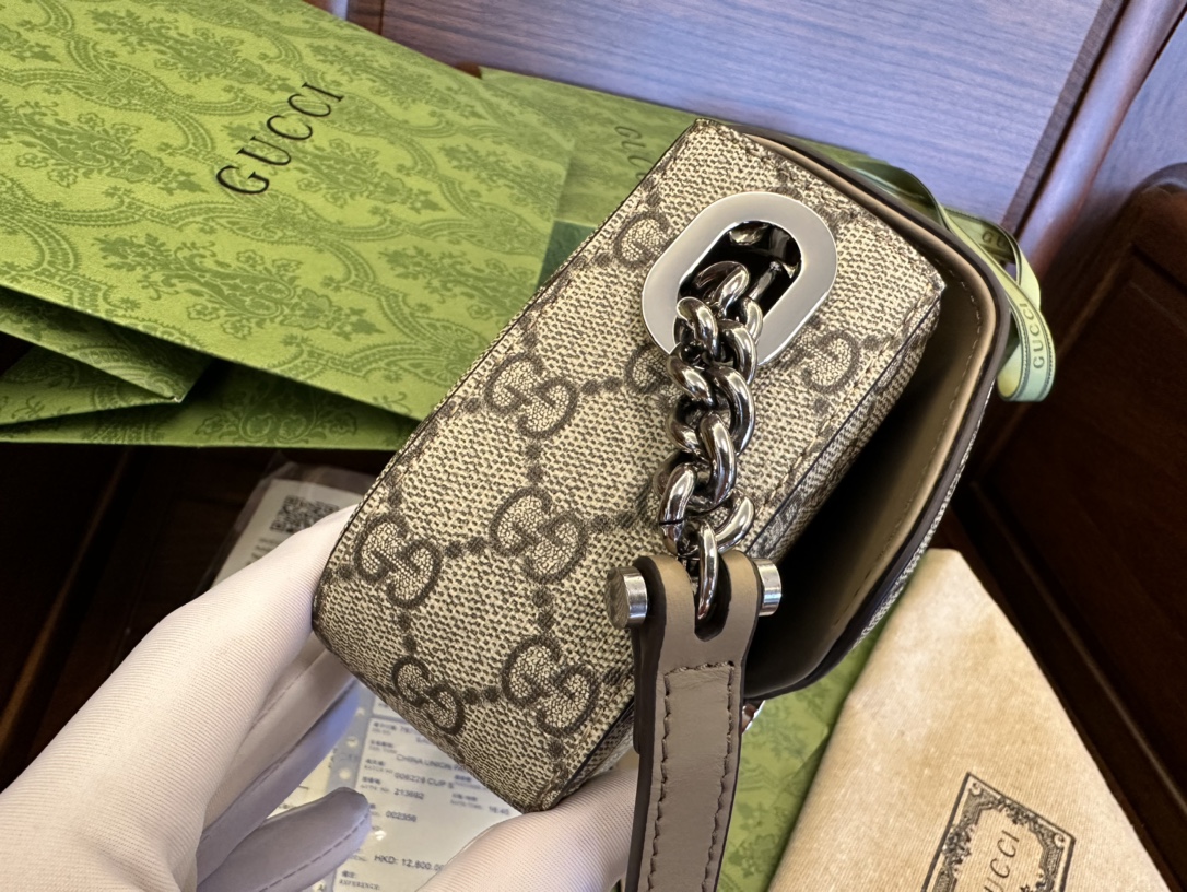 g*u*i gg S*p*e bag-21*10*5cm