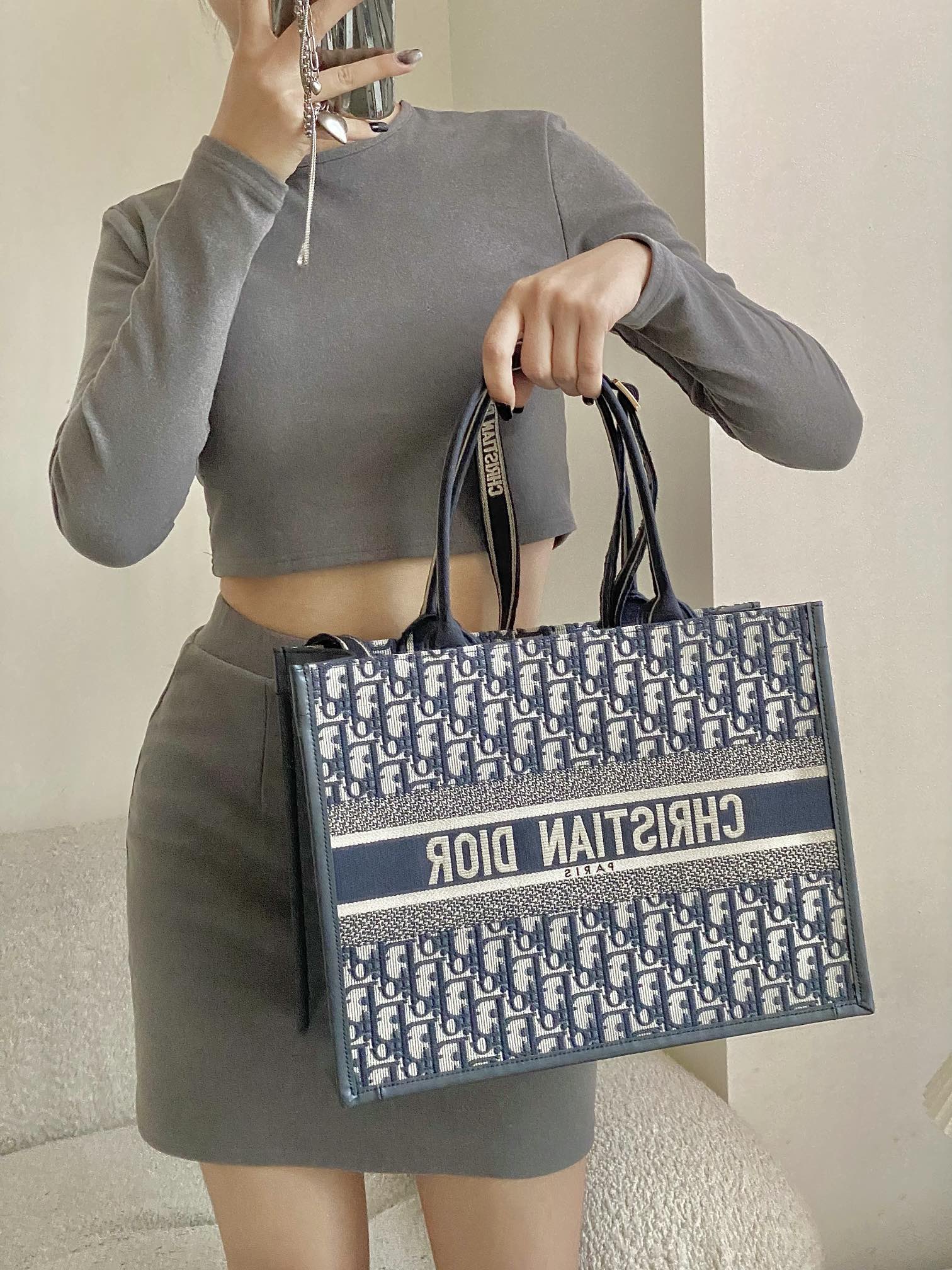 D*or small book tote-36.5cm