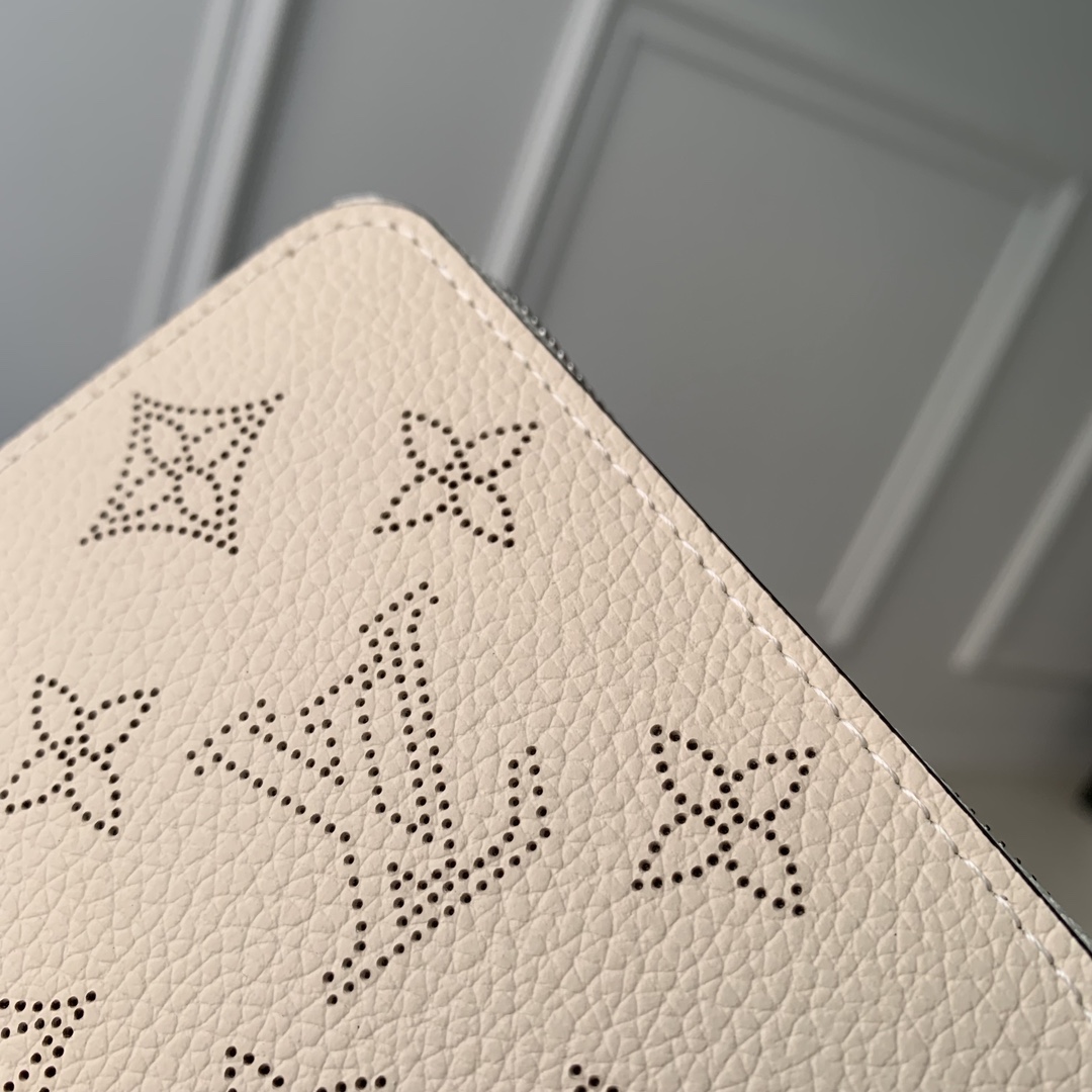 l0*is V*t0n wallet-m81558-11.5 x 10.5 x 2cm
