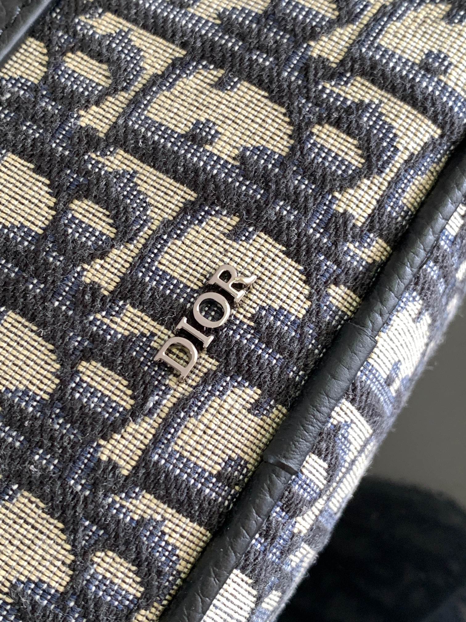 D*or safari messenger bag-17 x 12.5 x 4cm