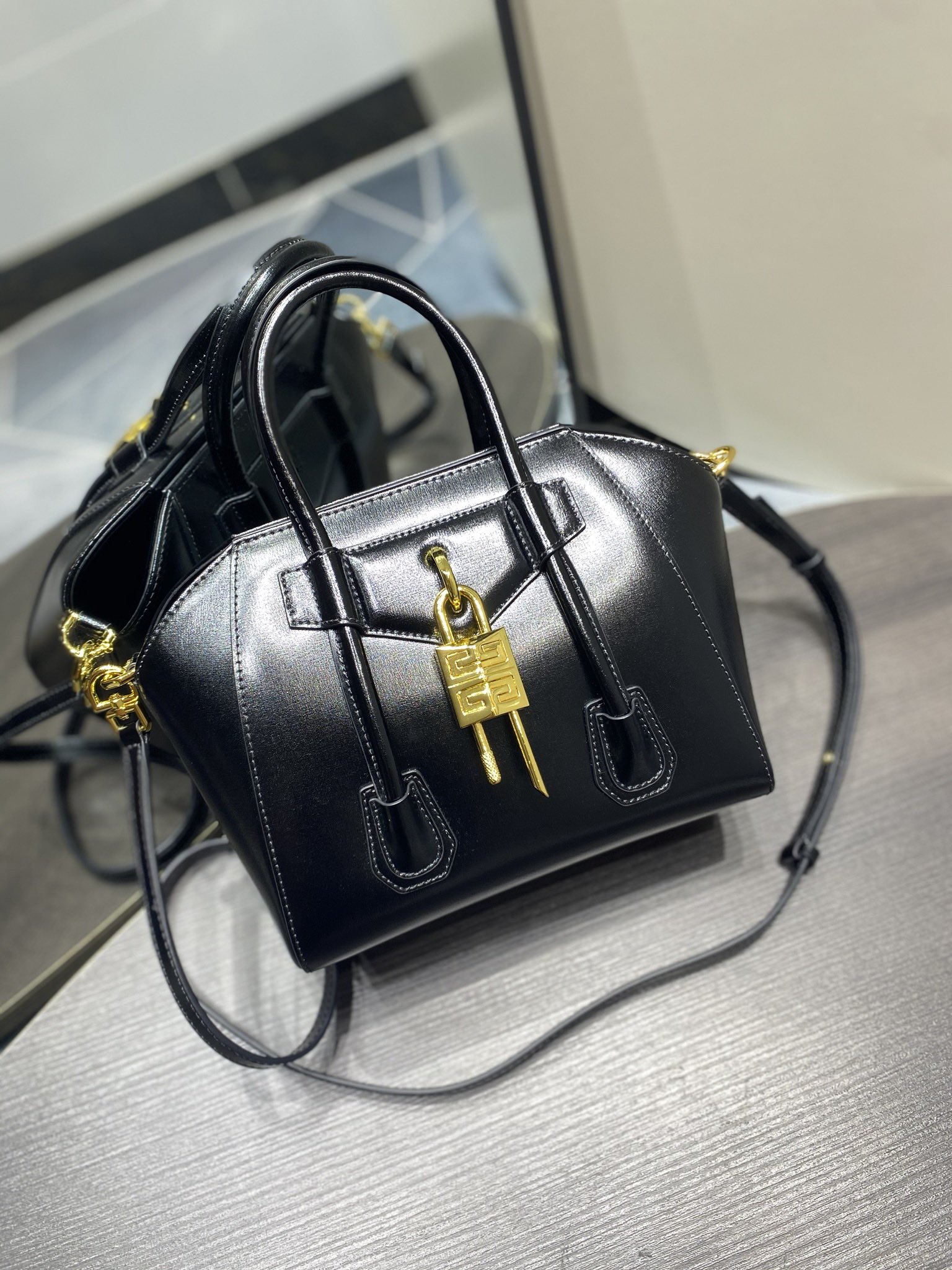 G1uenchy antigona tote-22*20*13cm