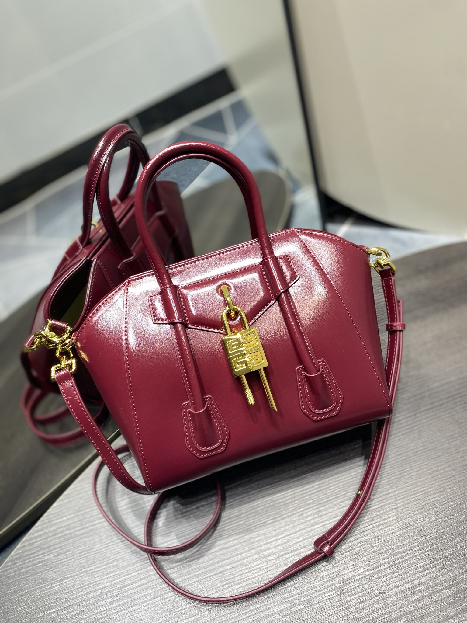 G1uenchy antigona tote-22*20*13cm