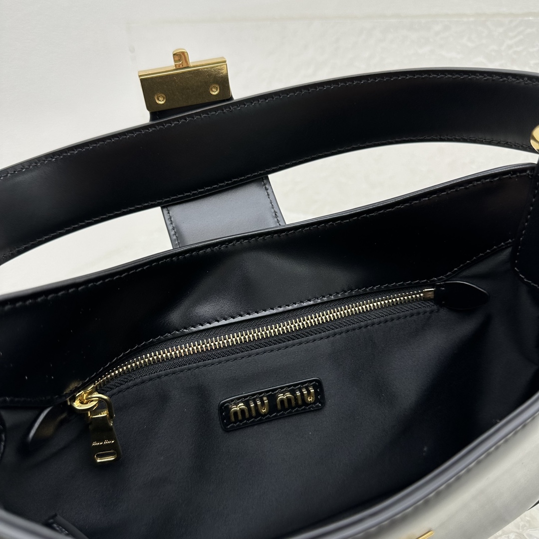 M*um*u city calf hobo bag-28*15*4cm