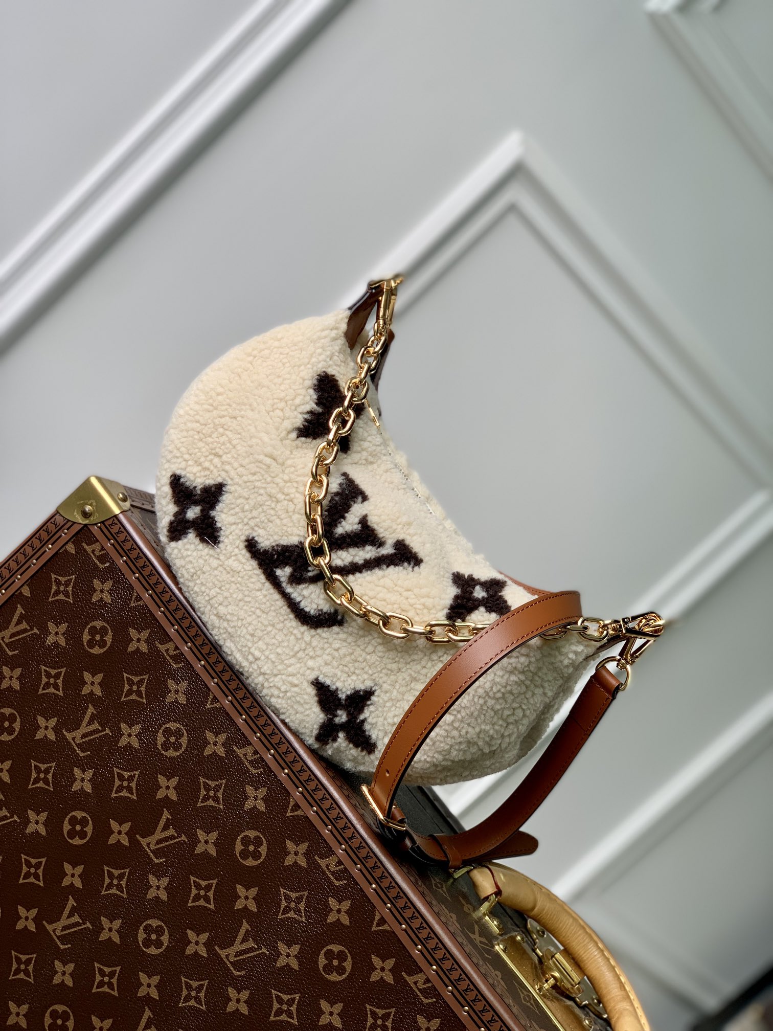 l0*is V*t0n over the moon handbag-27.5*16*7cm