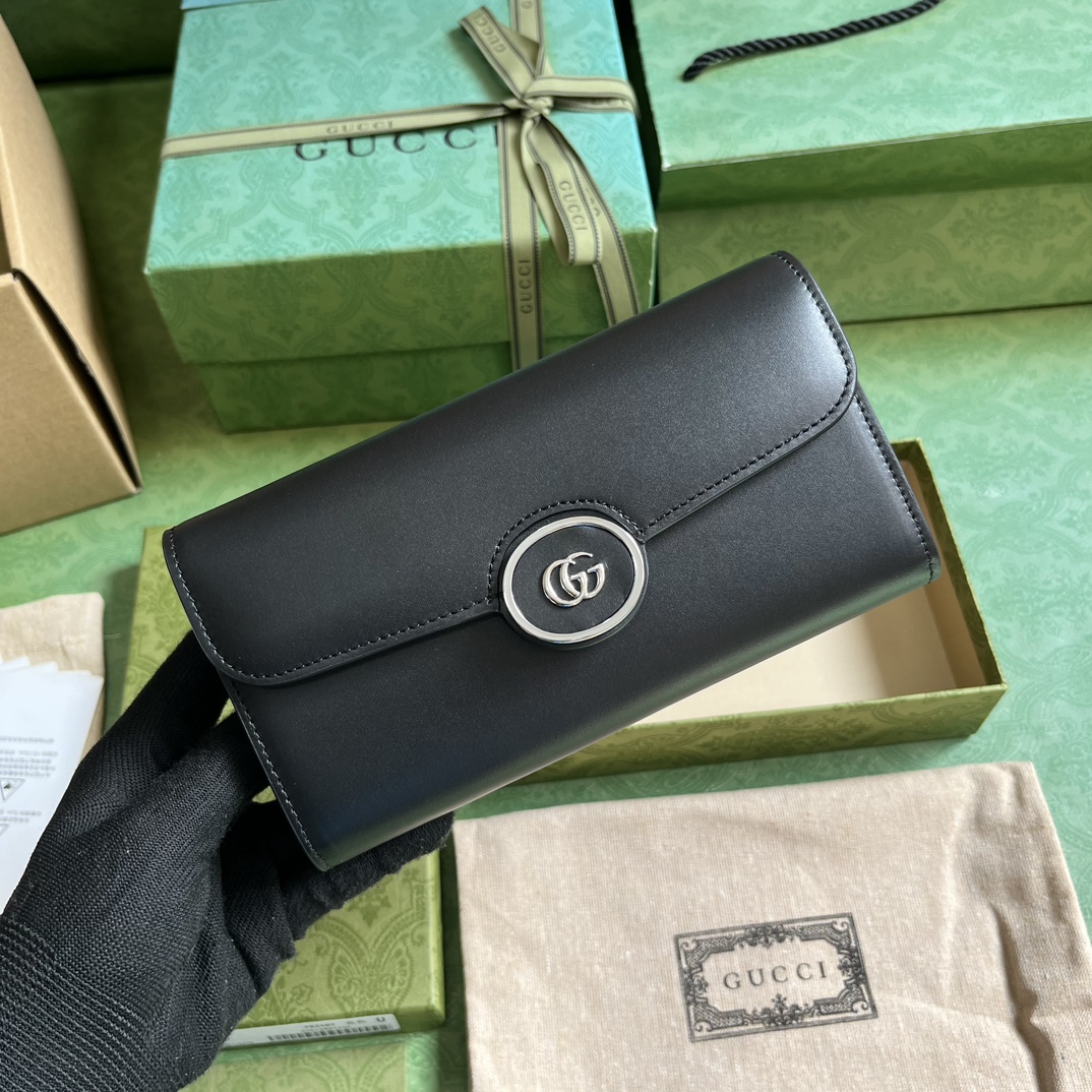 G*u*i wallet-18*19cm