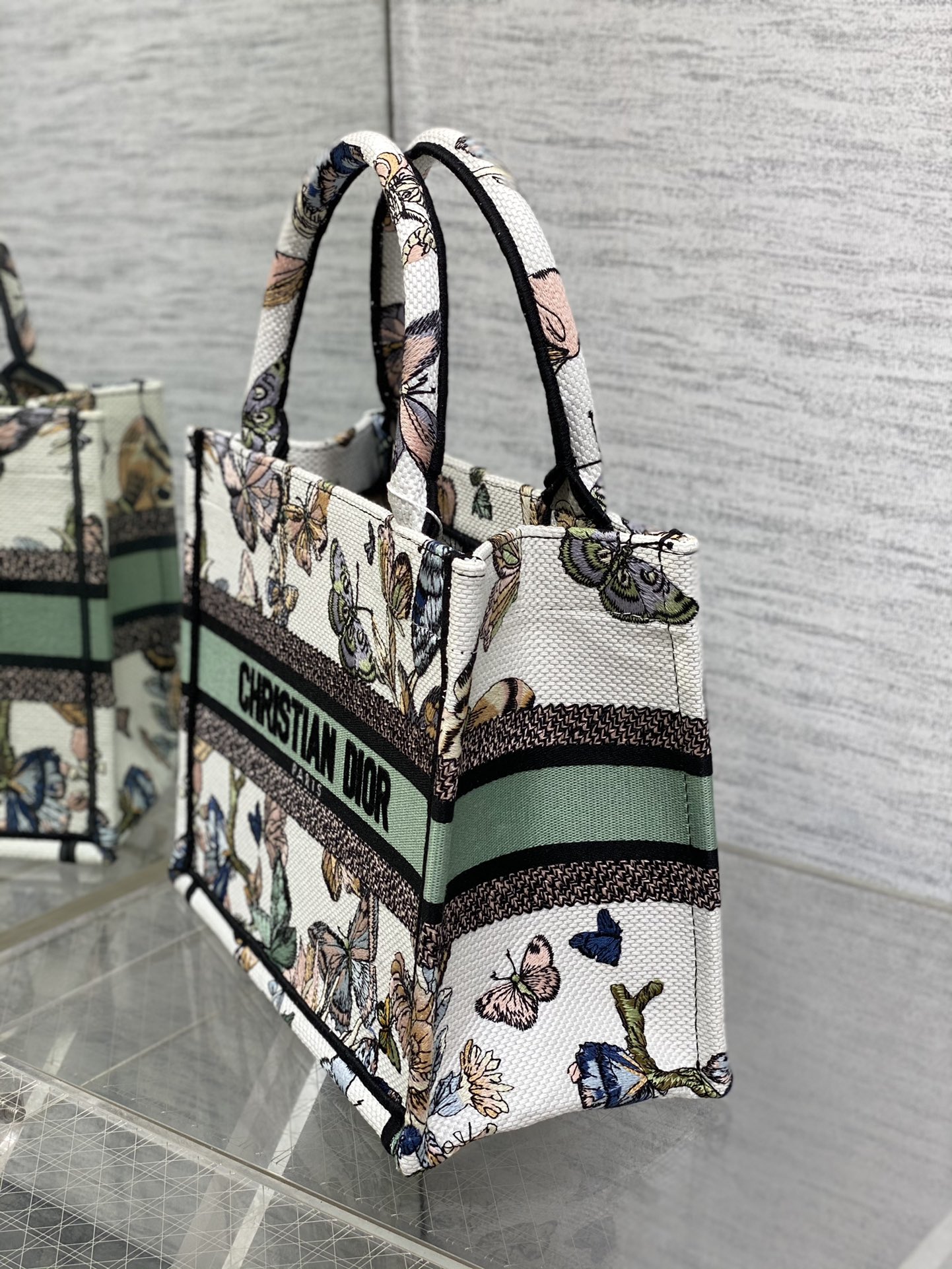 D*or small book tote-26*8*22cm