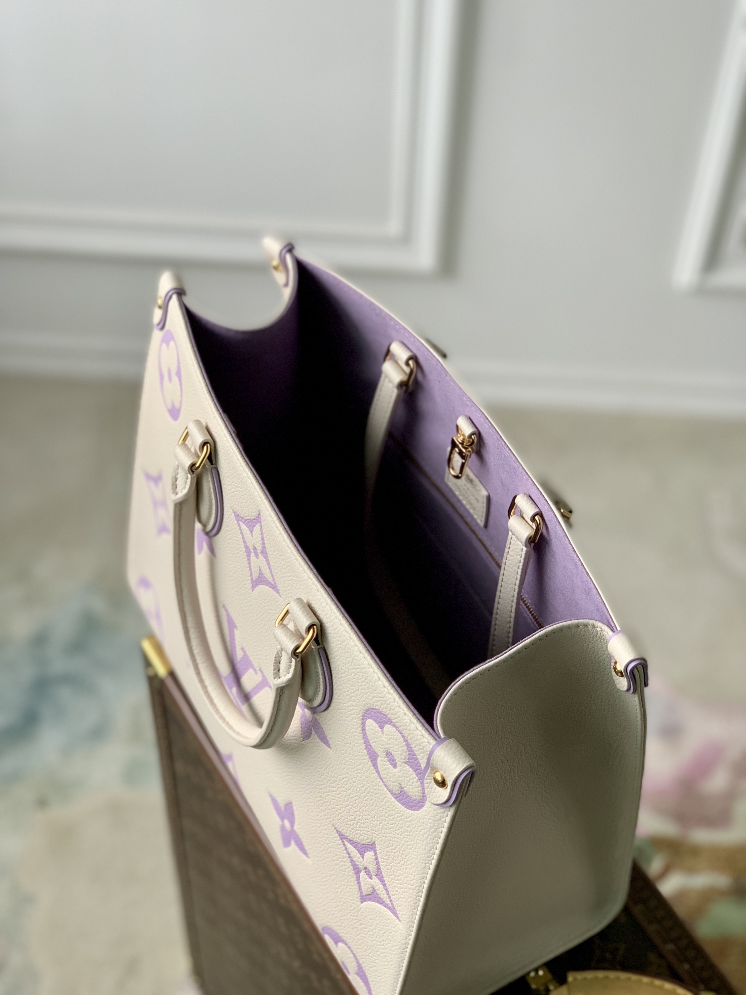 l0*is V*t0n by the pooll onthego handbag-35*27*14cm