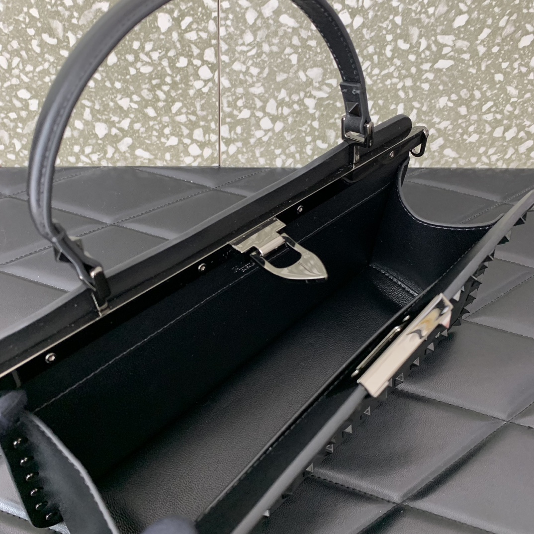 Va1e*ntin0 garavani rockstud 23 bag-28*14*8cm