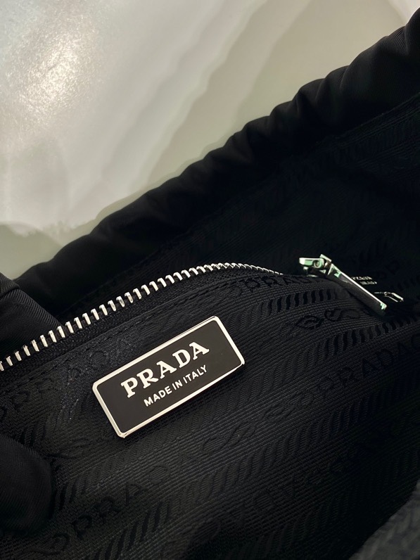Pra*a b6250 vintage hobo bag-23*18*8cm