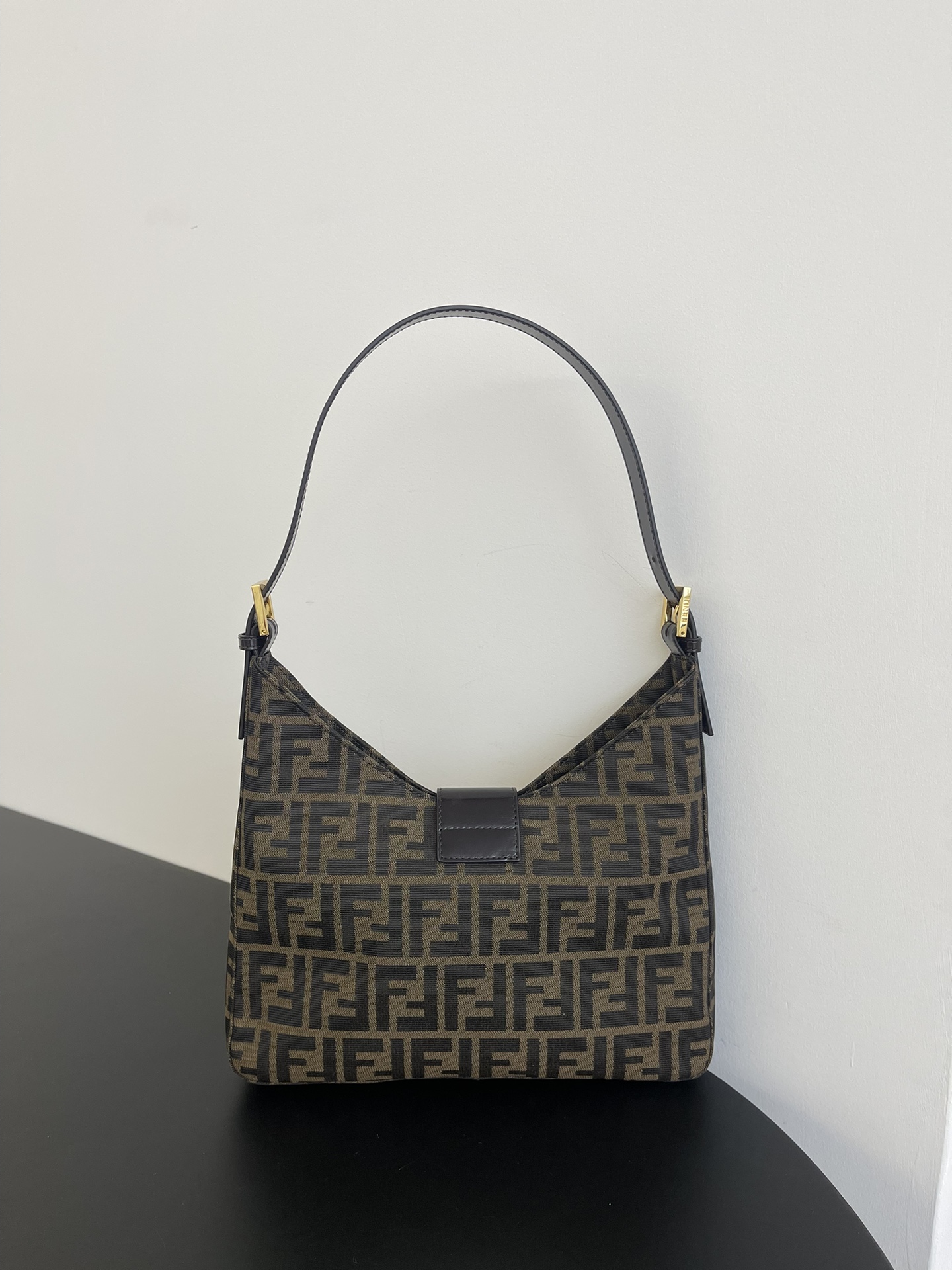F**di vintage bag-29x25x4cm