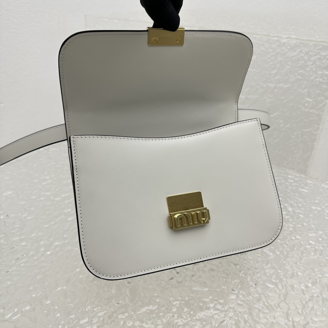 M*um*u box bag-20*13.5*5.5cm