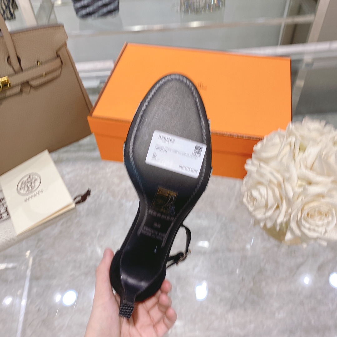 H**mes sandals