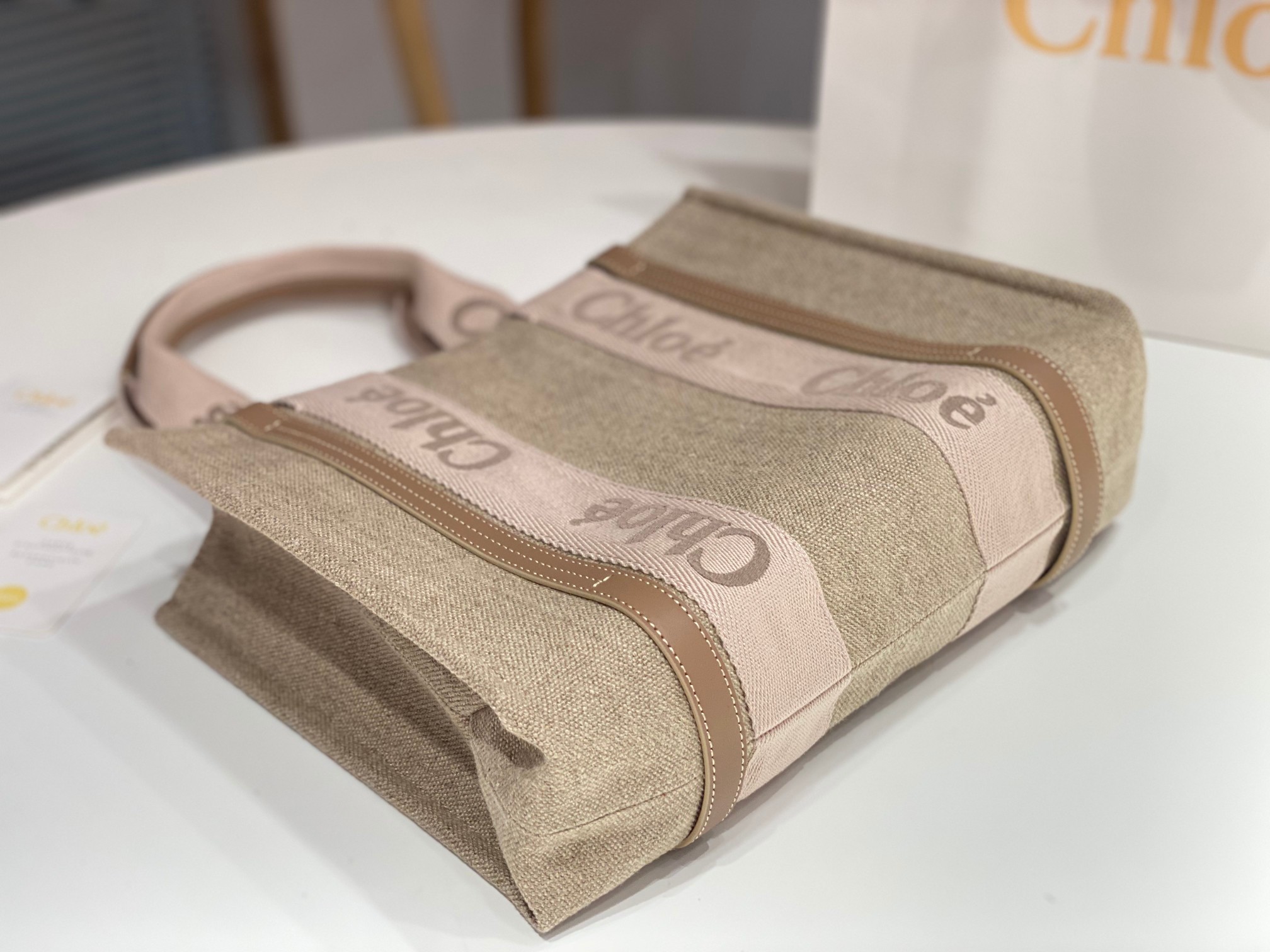 Ch10e woody tote bag