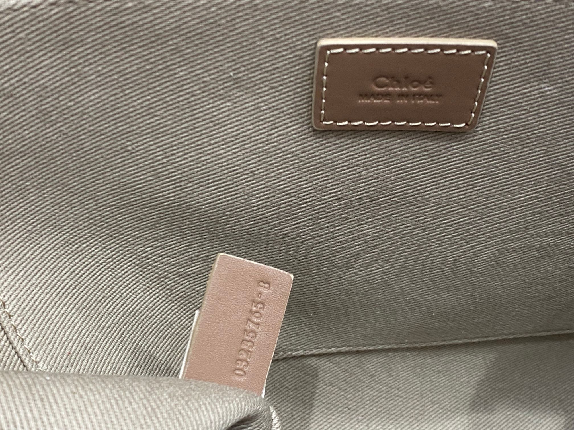Ch10e woody tote bag