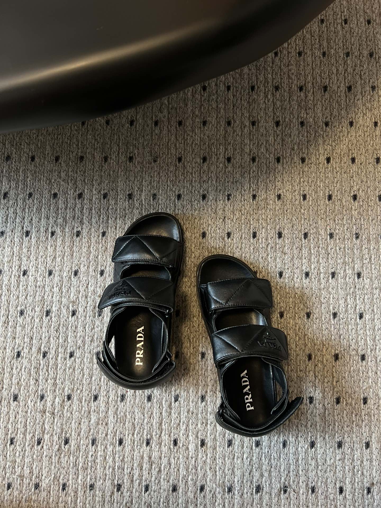 Pra*a sandals