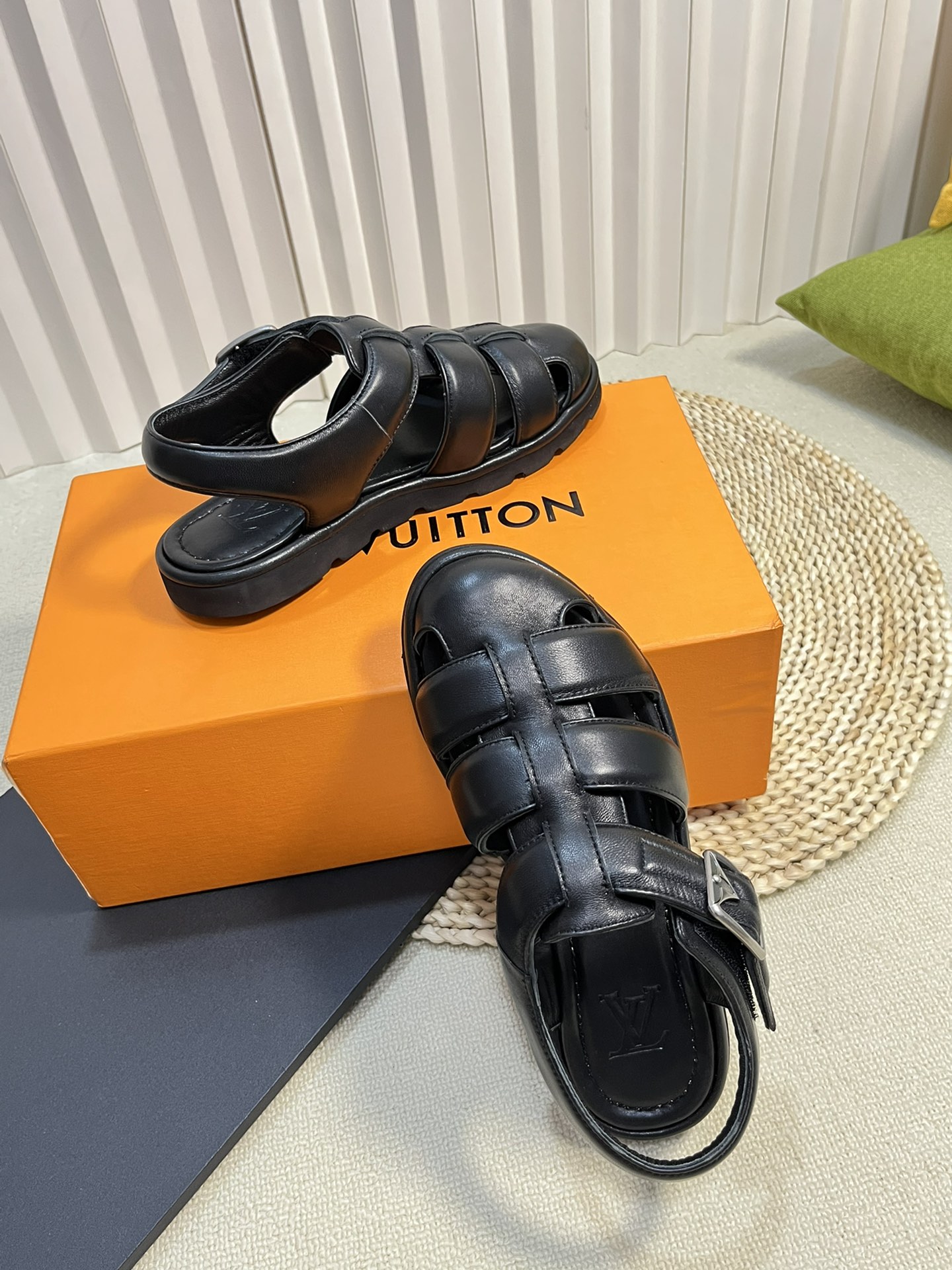 l0*is V*t0n slides