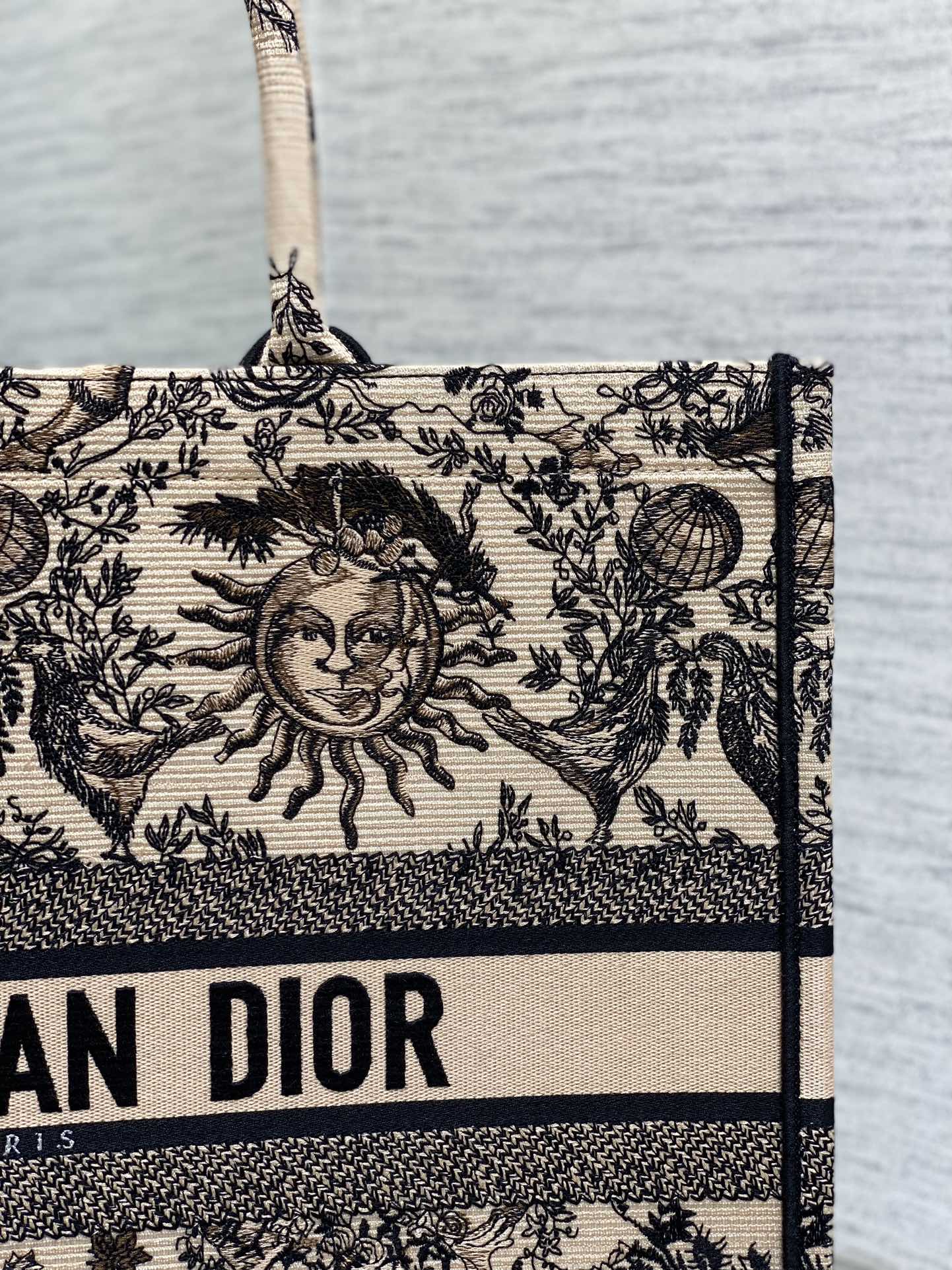 D*or book tote