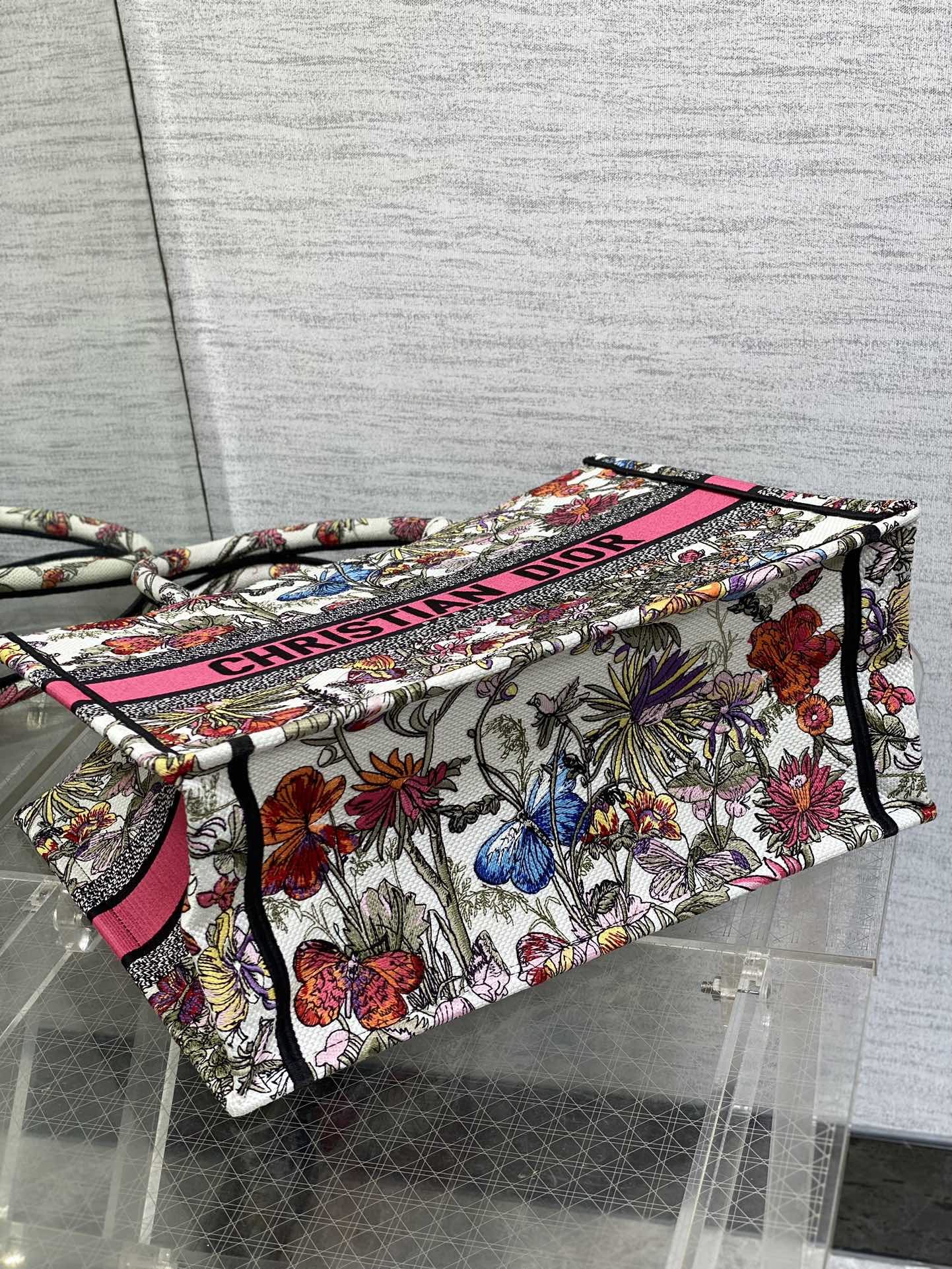 D*or book tote