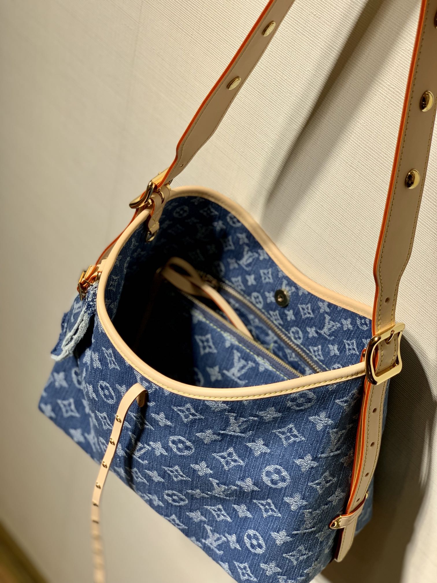 l0*is V*t0n carryall mm-mm×24×12cm
