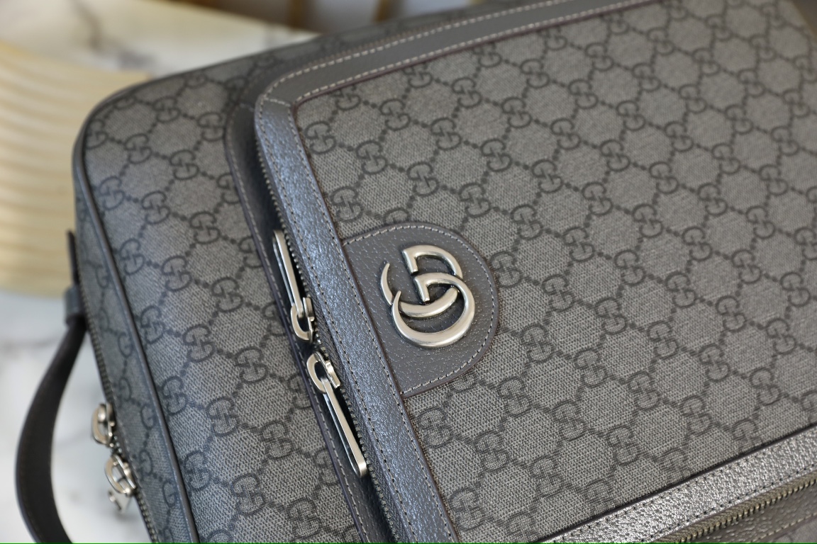 G*u*i ophidia backpack-30*40*14cm
