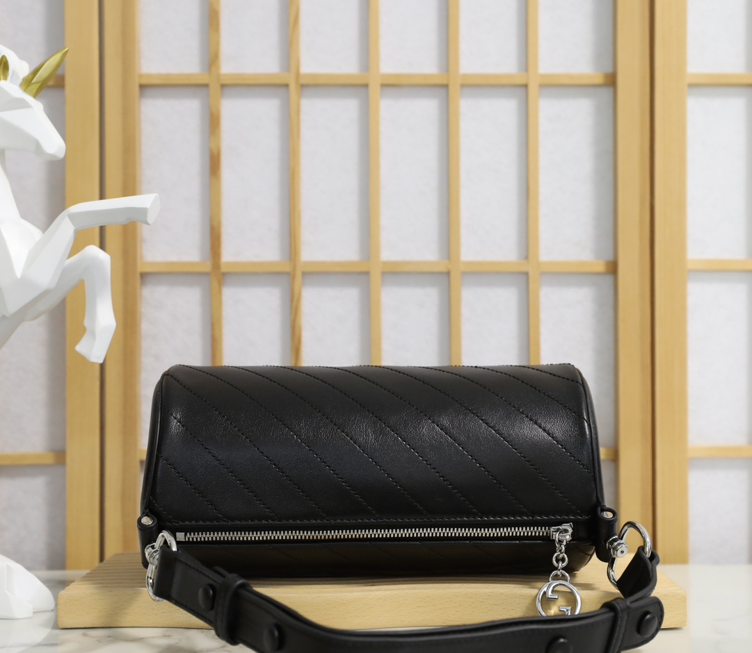 G*u*i blondie shoulder bag-13*25*12cm