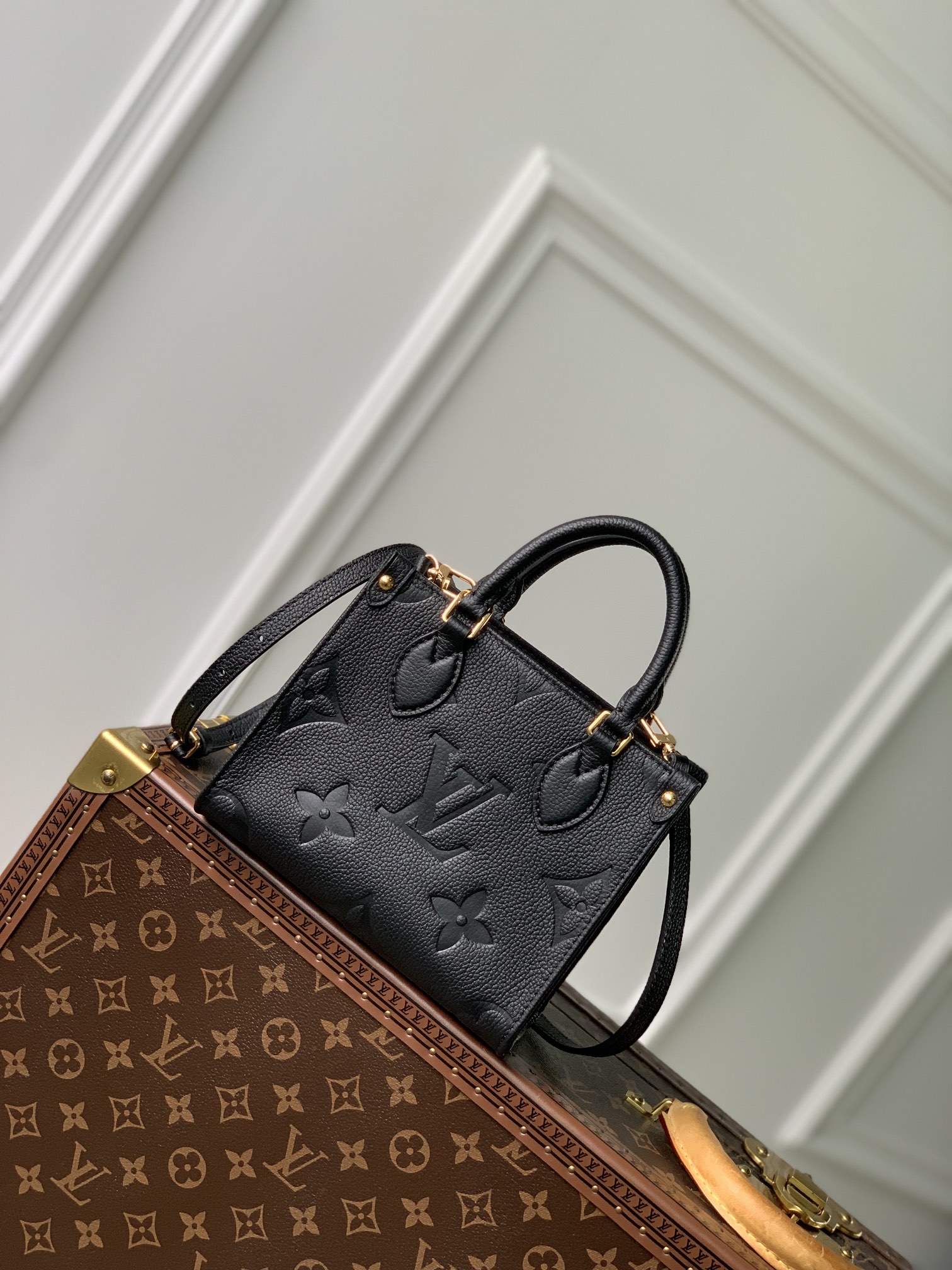 l0*is V*t0n onthego bb handbag-18*15*8.5cm