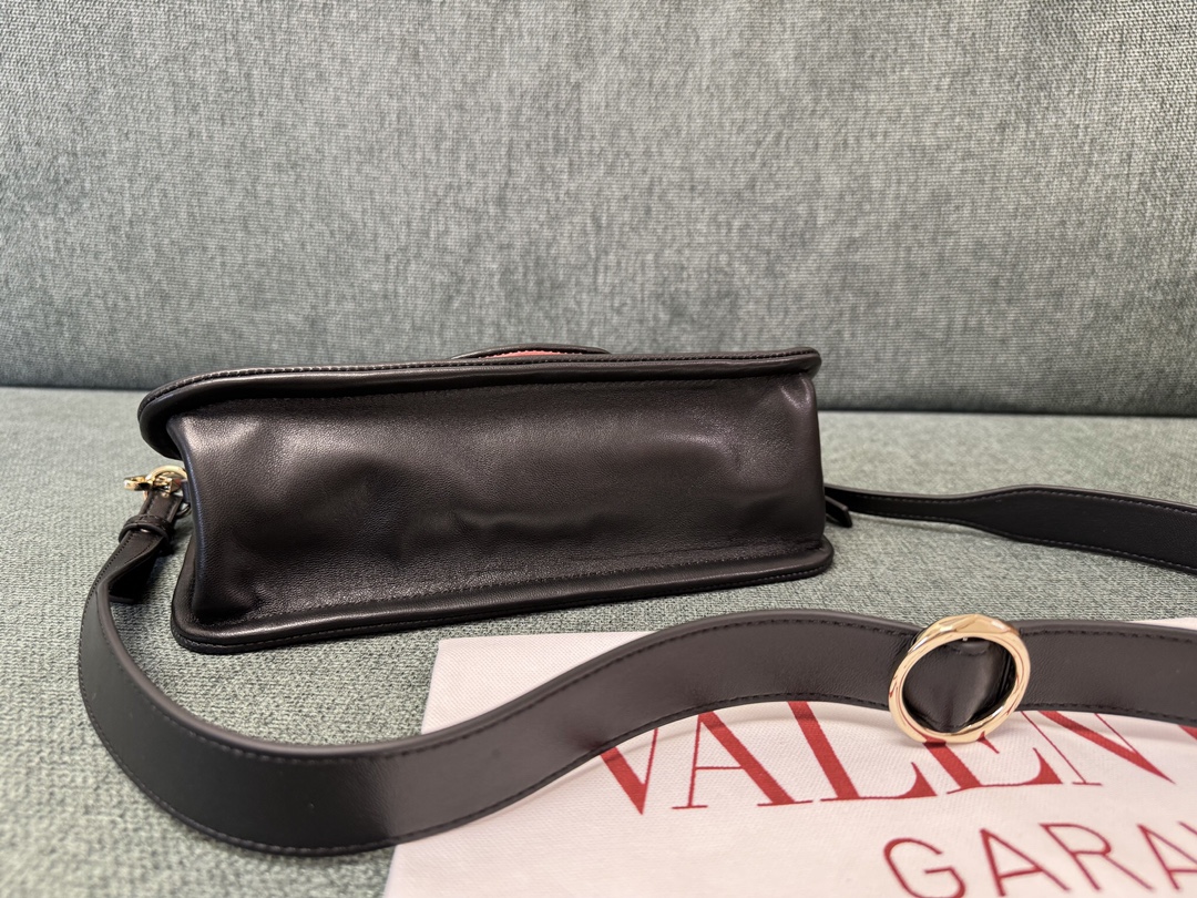 Va1e*ntin0 vlogo signature bag-26*1399cm