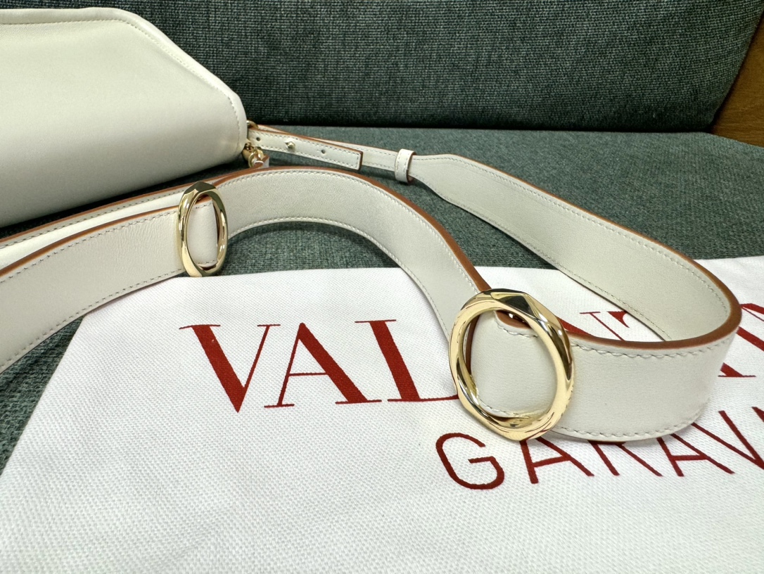 Va1e*ntin0 vlogo signature bag-26*1399cm