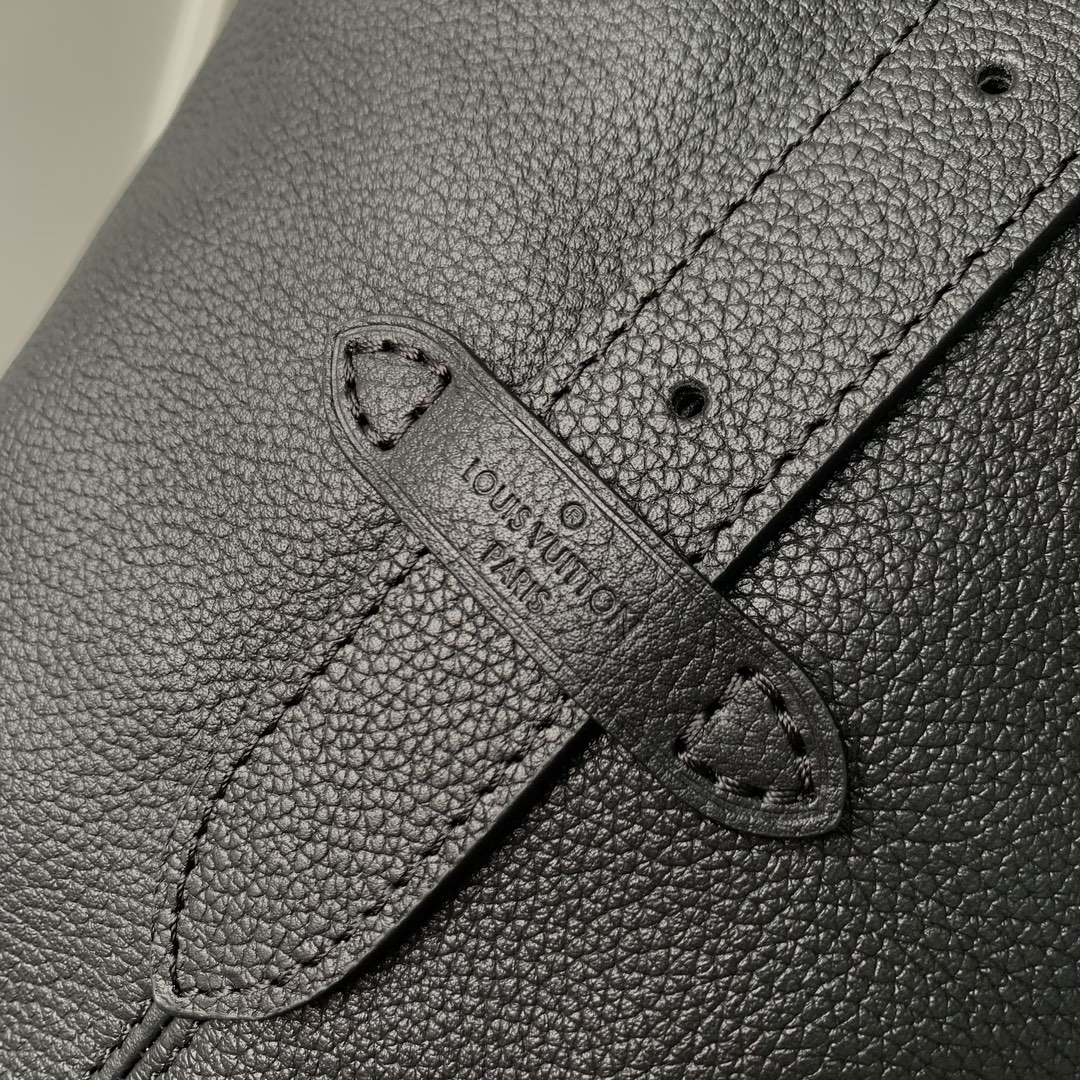 l0*is V*t0n low key hobo-m24856-31 x 35 x 18cm