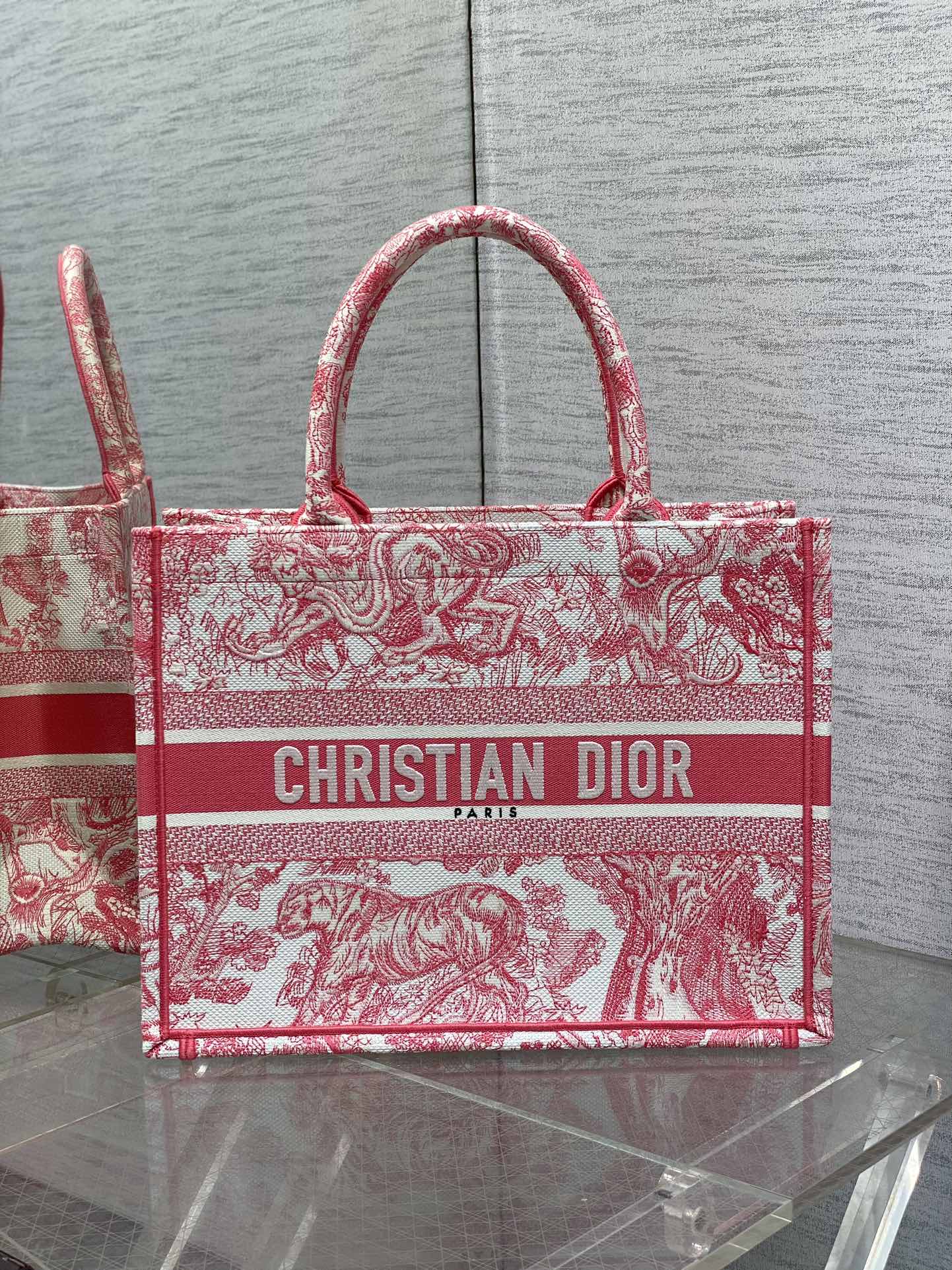 D*or small book tote-36.5cm