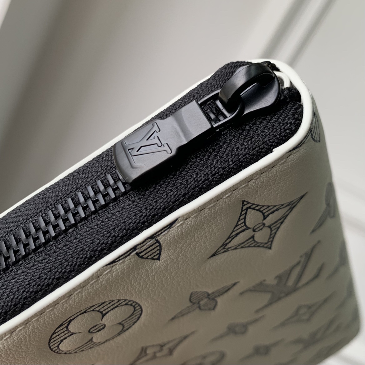 l0*is V*t0n zippy wallet n40675-10 x 20 x 2cm