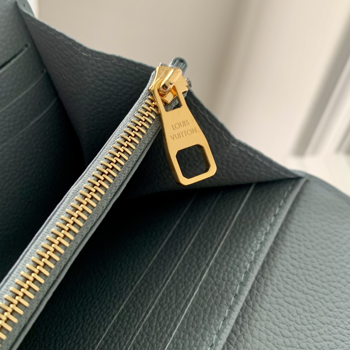 l0*is V*t0n sarah wallet-m83580-19 x 10.5 x 2.5cm