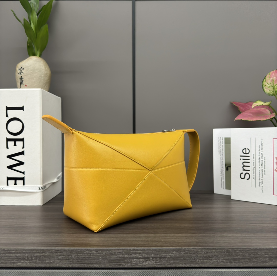 L0ew* pouch-22.7*12*15.5cm