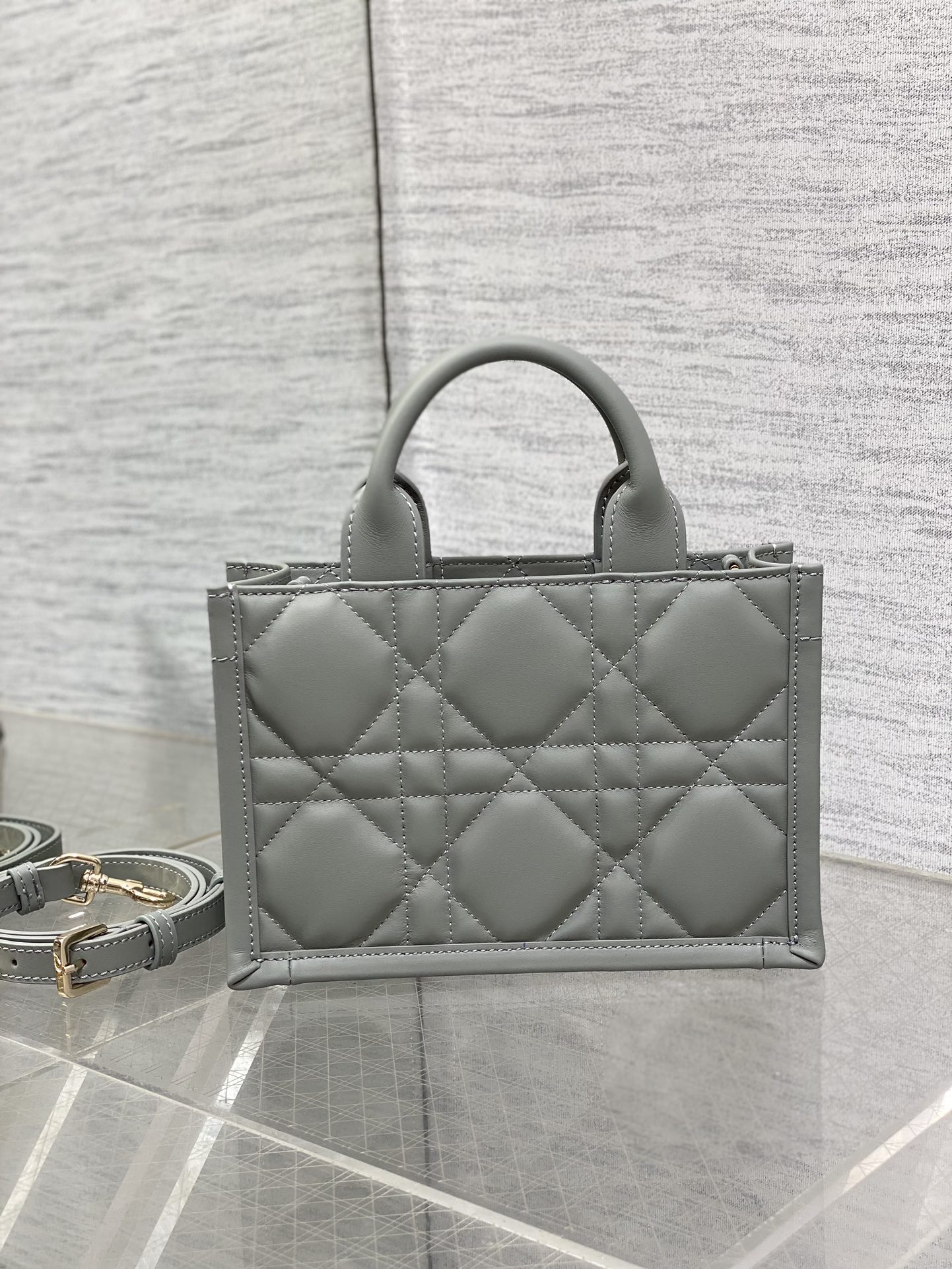 D*or book tote-21.5*13*7.5cm