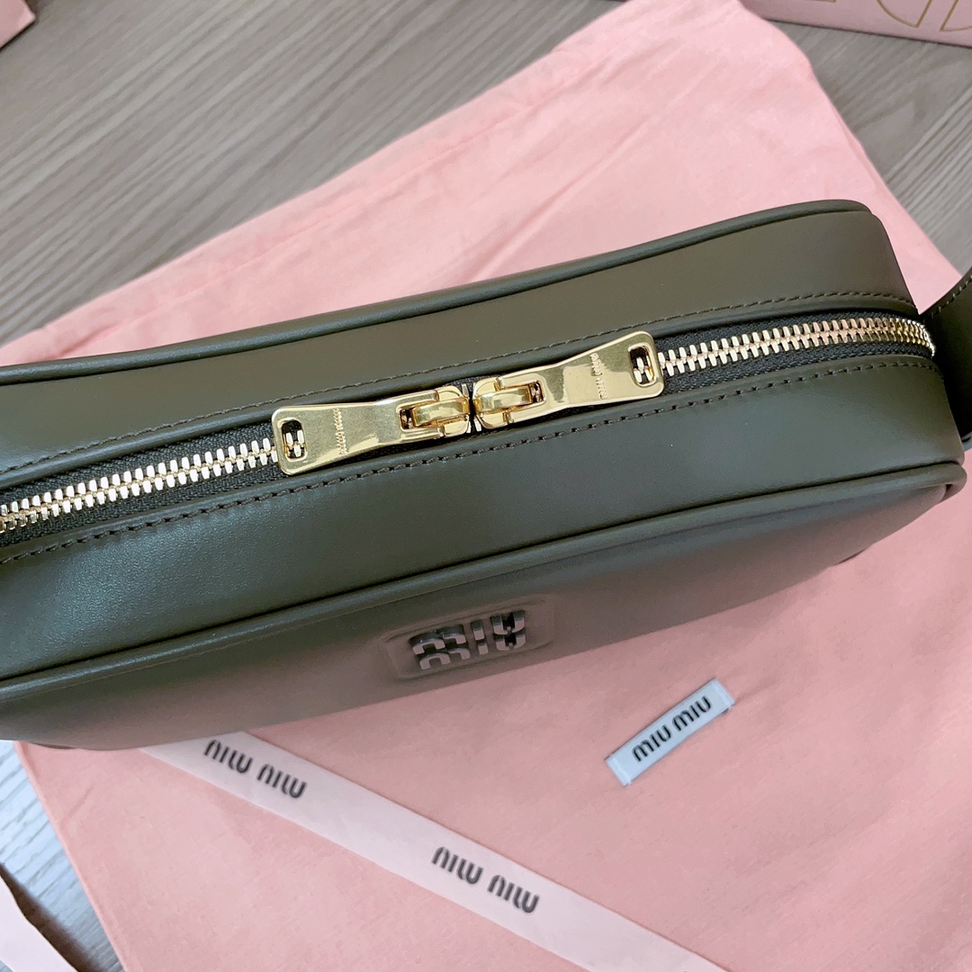 M*um*u leather shoulder 5bc158 bag-24*11.5*7cm