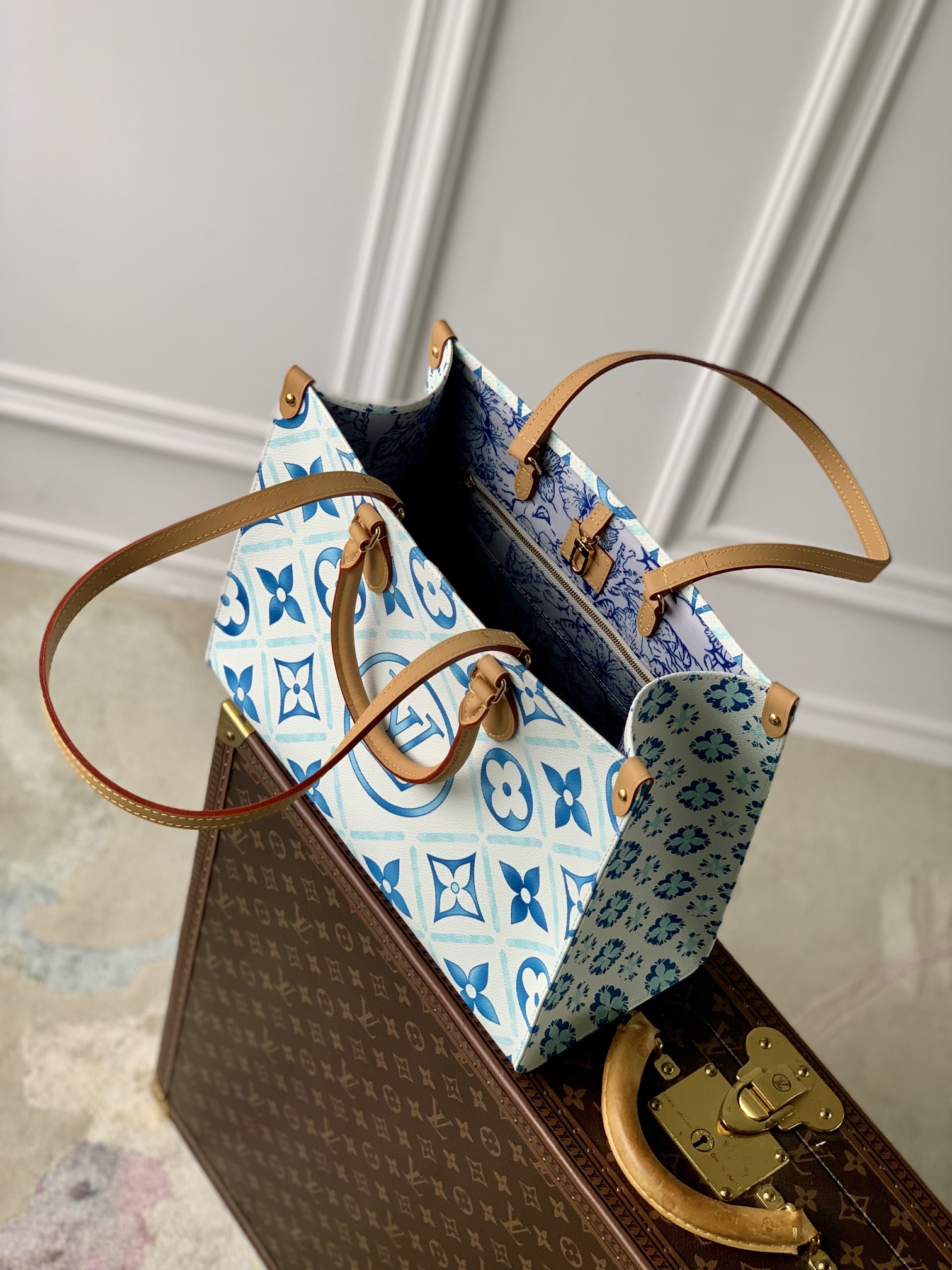 l0*is V*t0n small onthego handbag-35*28*15cm