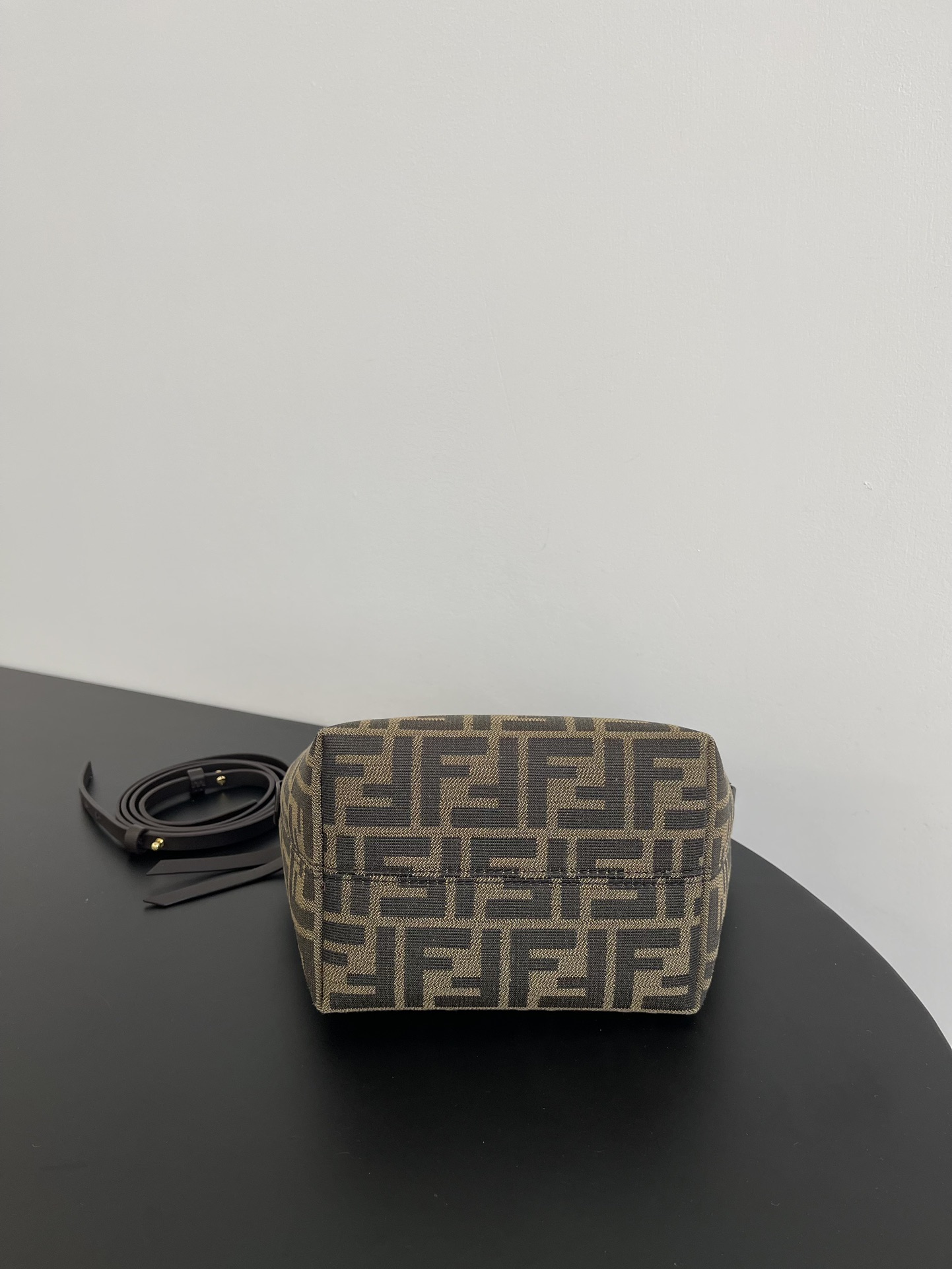 F**di vintage tote-23*19.5*15cm