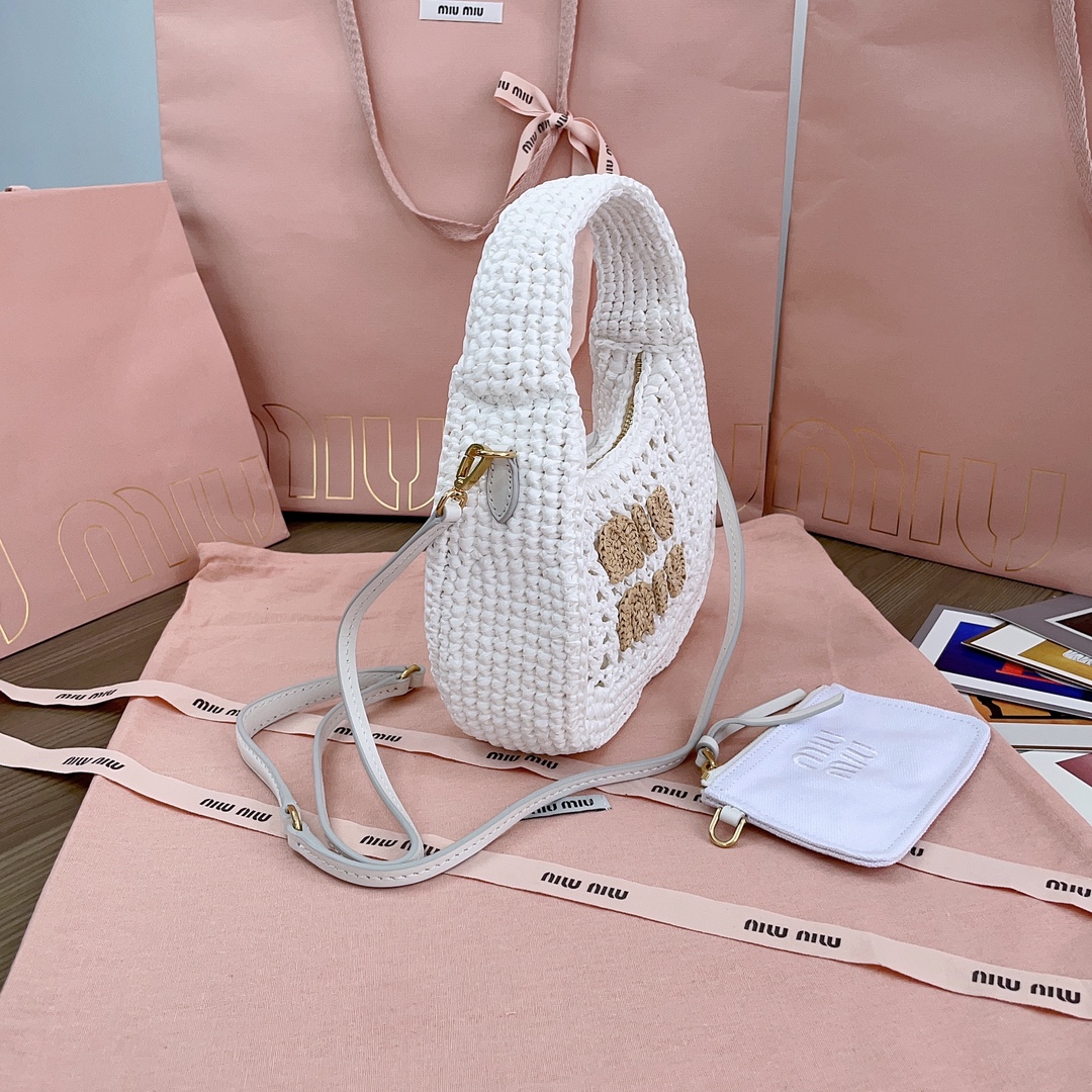 M*um*u wander crochet-knit shoulder bag-20x 17 x6cm