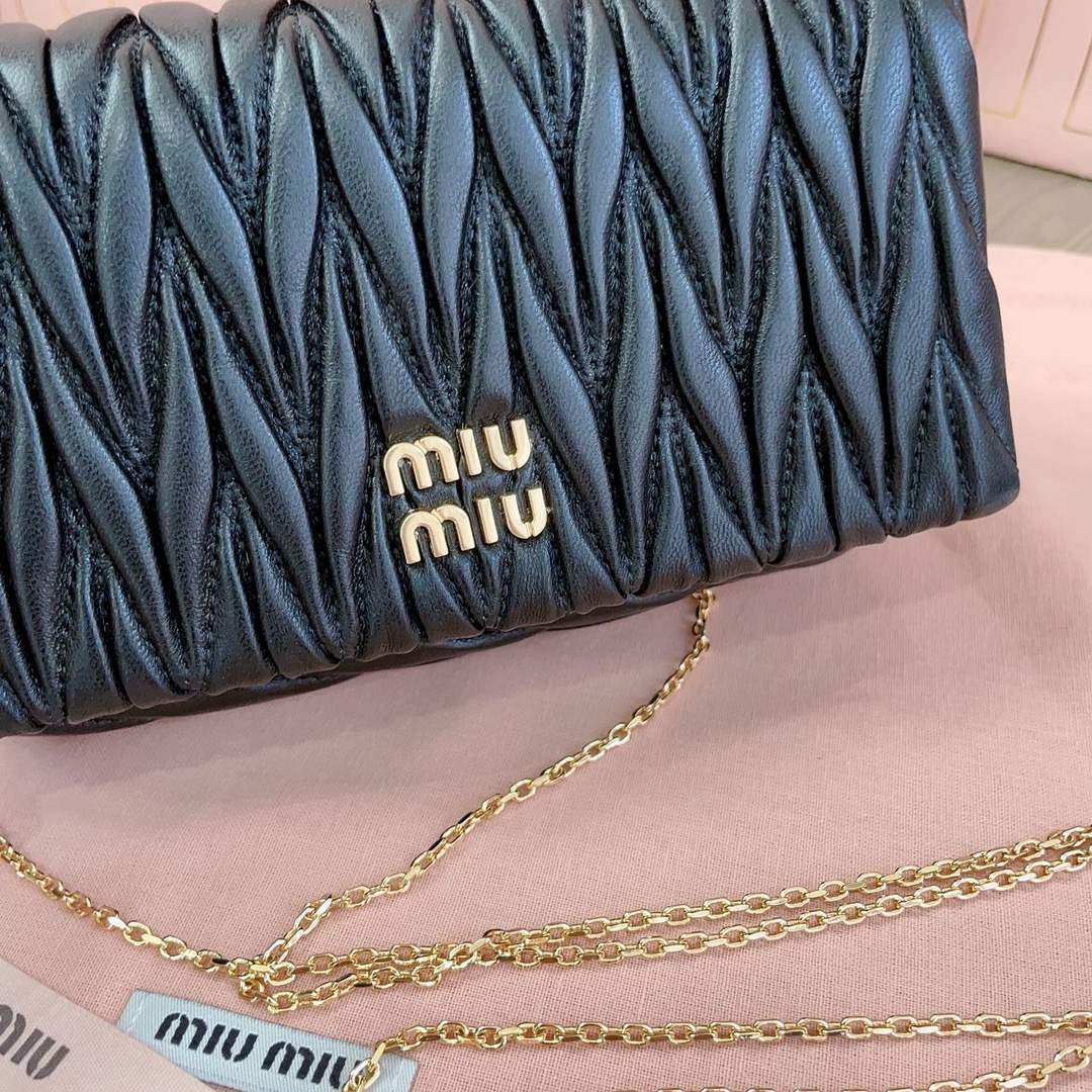 M*um*u leather matelassé mini shoulder bag-18 x9.5 x 4cm