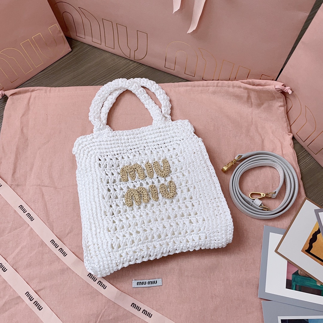M*um*u raffia shoulder bag-22x 22.5x7.5cm