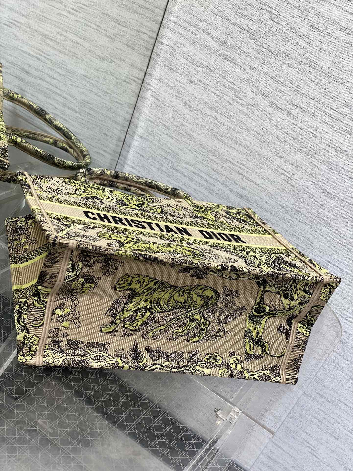 D*or small book tote-36.5cm