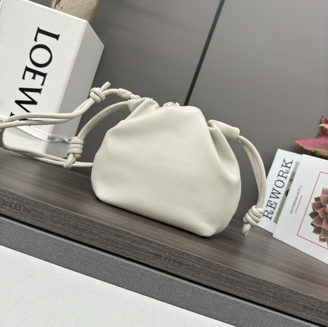 L0ew* flamenco purse 23*5.5*17cm