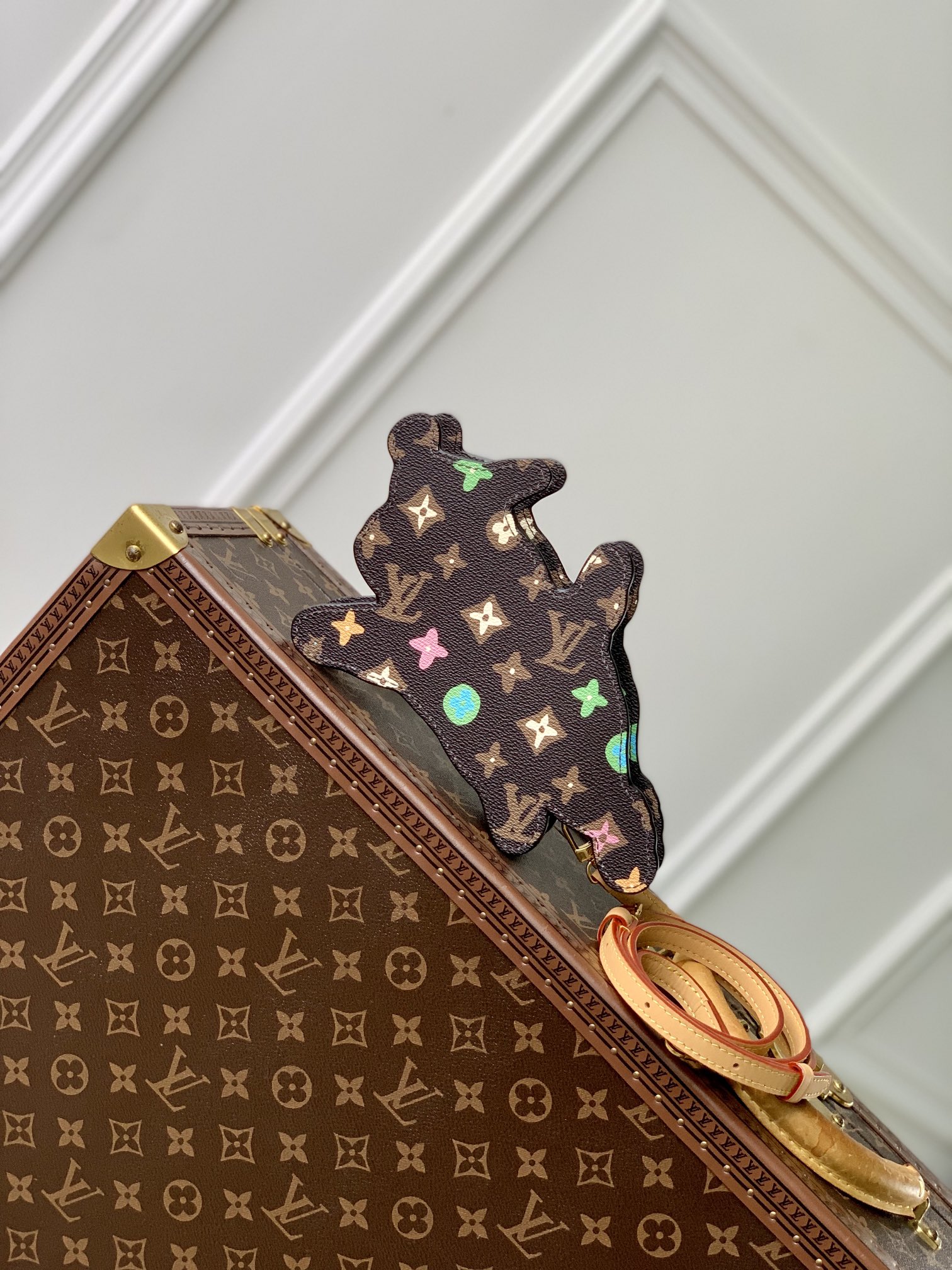 l0*is V*t0n mini crpssbody bag-23 x 16 x 4cm