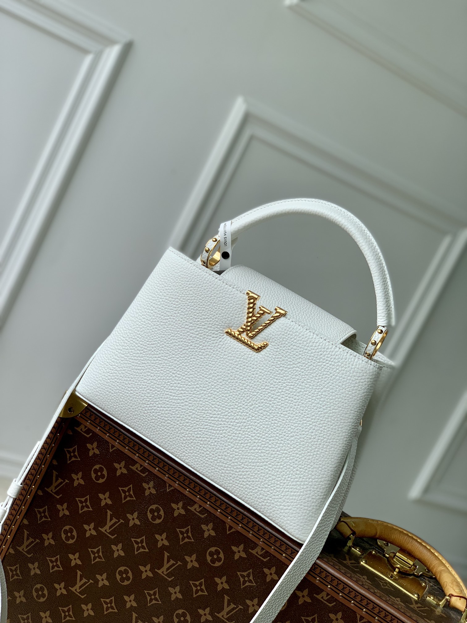 l0*is V*t0n capucines handlebag