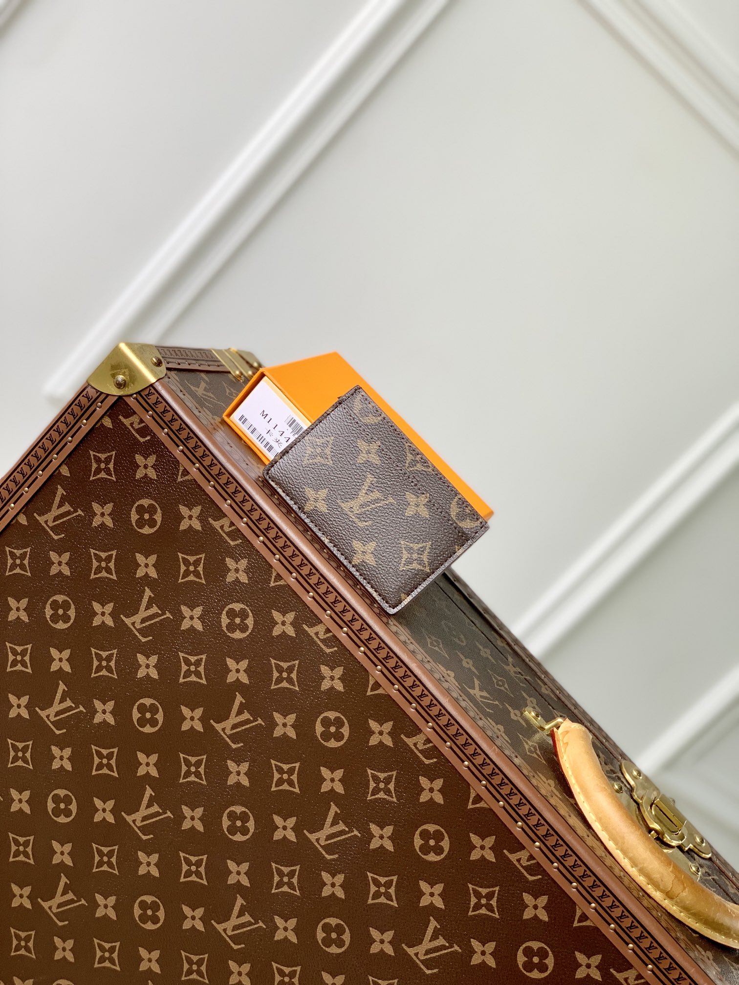 l0*is V*t0n wallet-11 x 7 x 0.5cm