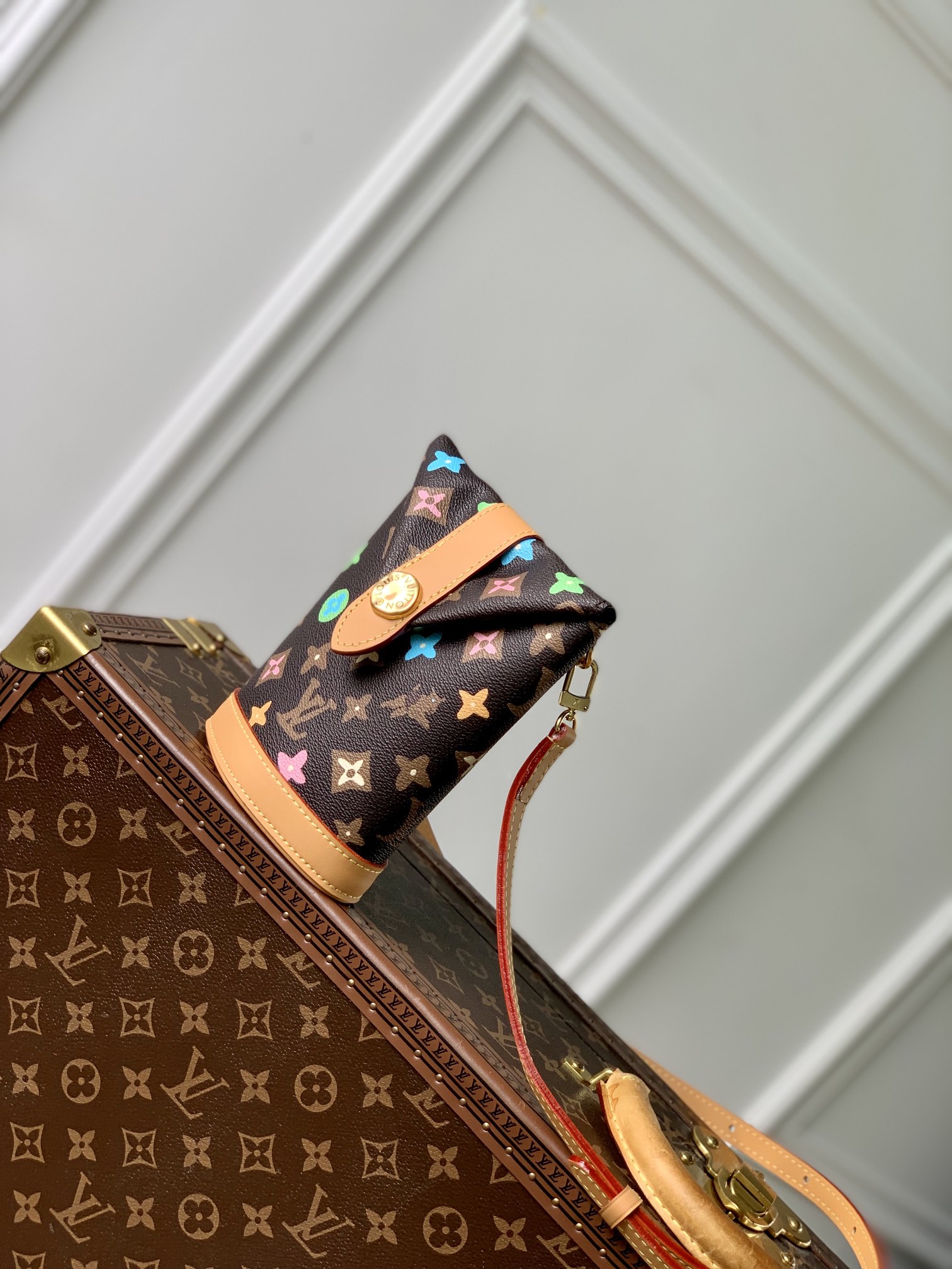 l0*is V*t0n crossbody bag-12.5 x 18 x 8.5cm