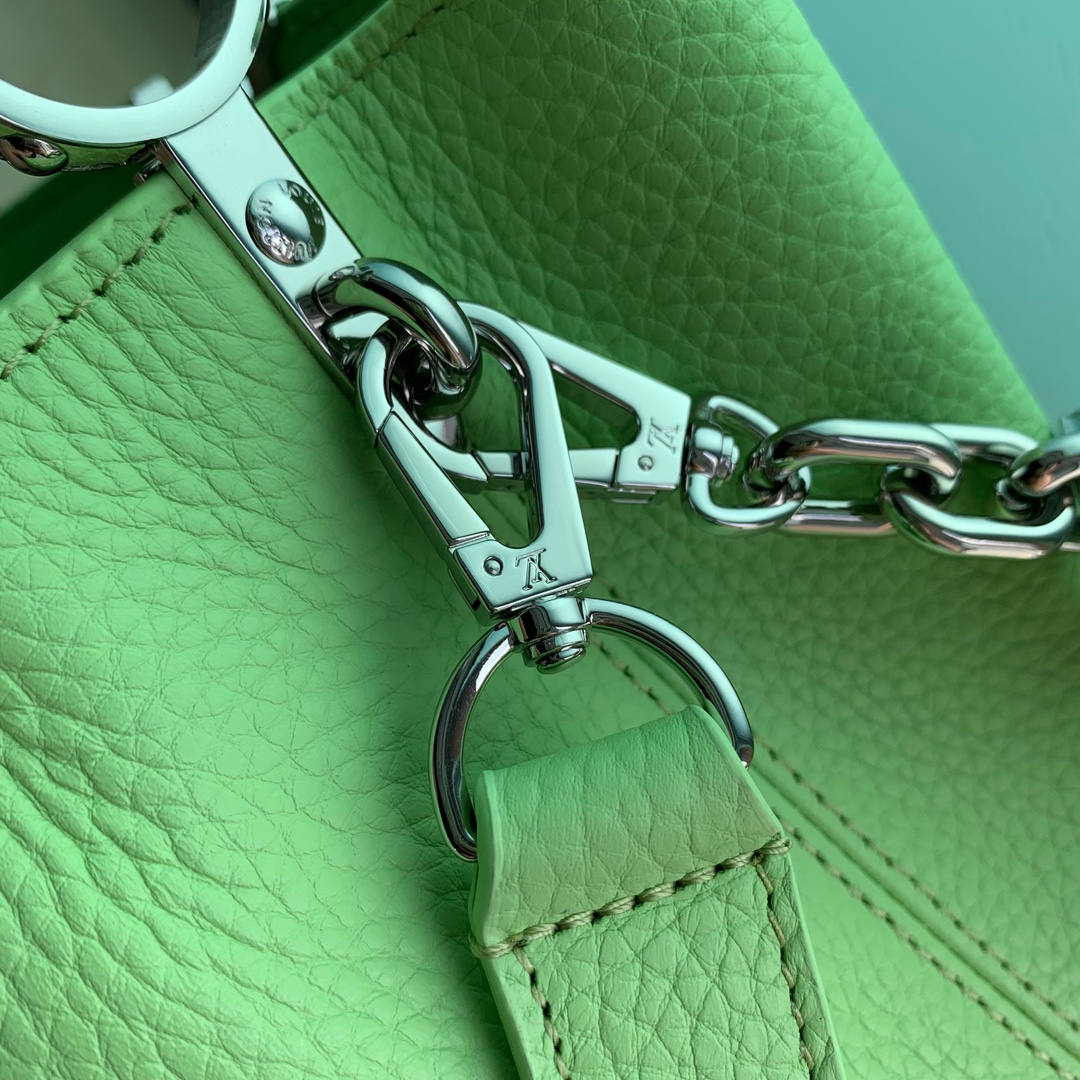 l0*is V*t0n capucines handlebag