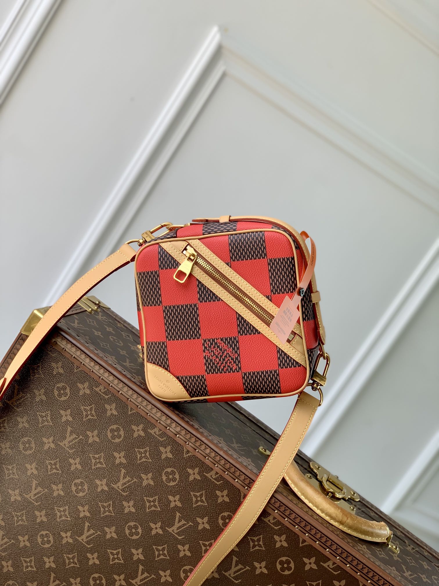 l0*is V*t0n chess messenger bag-24 x 24 x 8cm