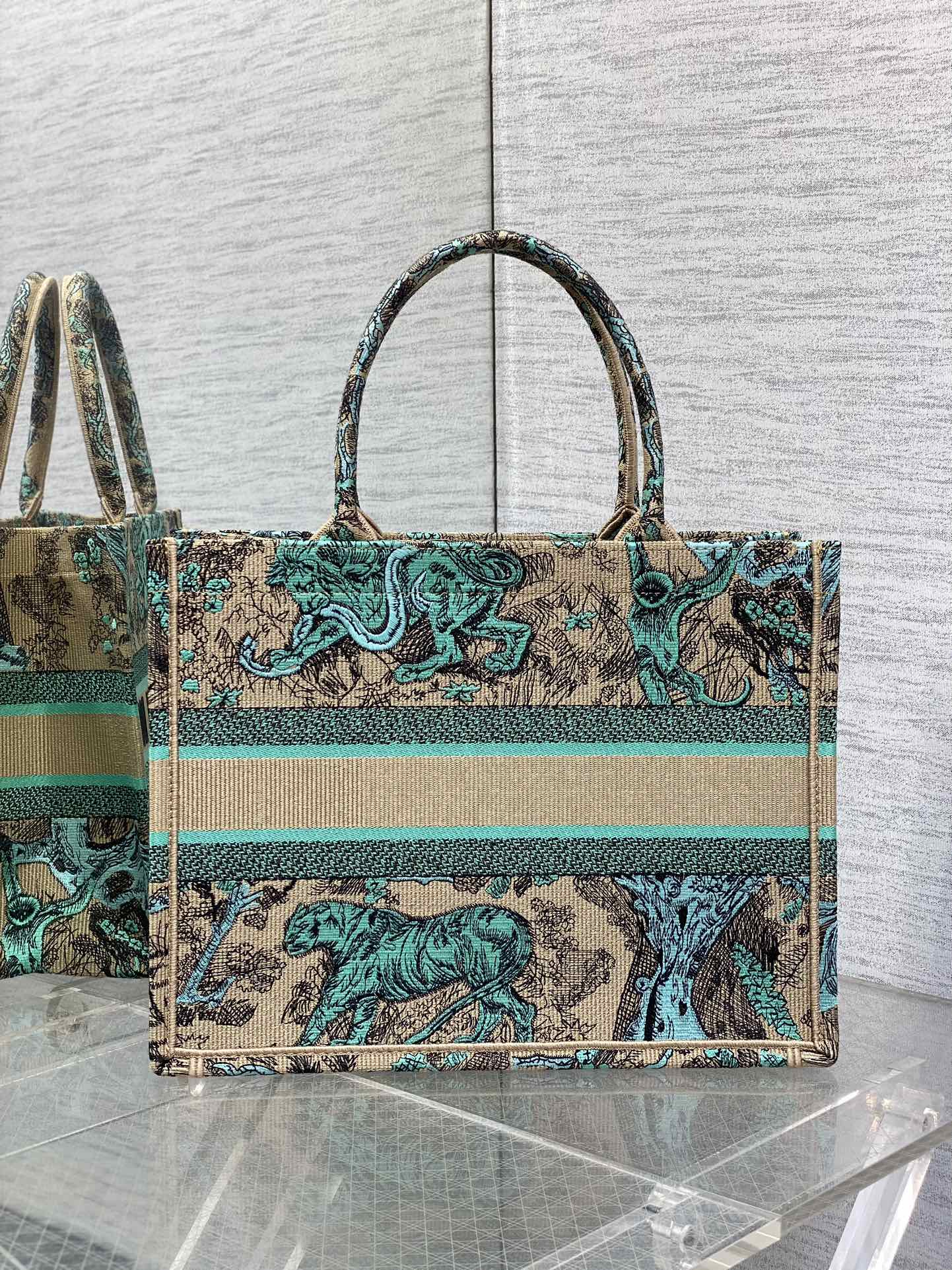 D*or small book tote-36.5cm